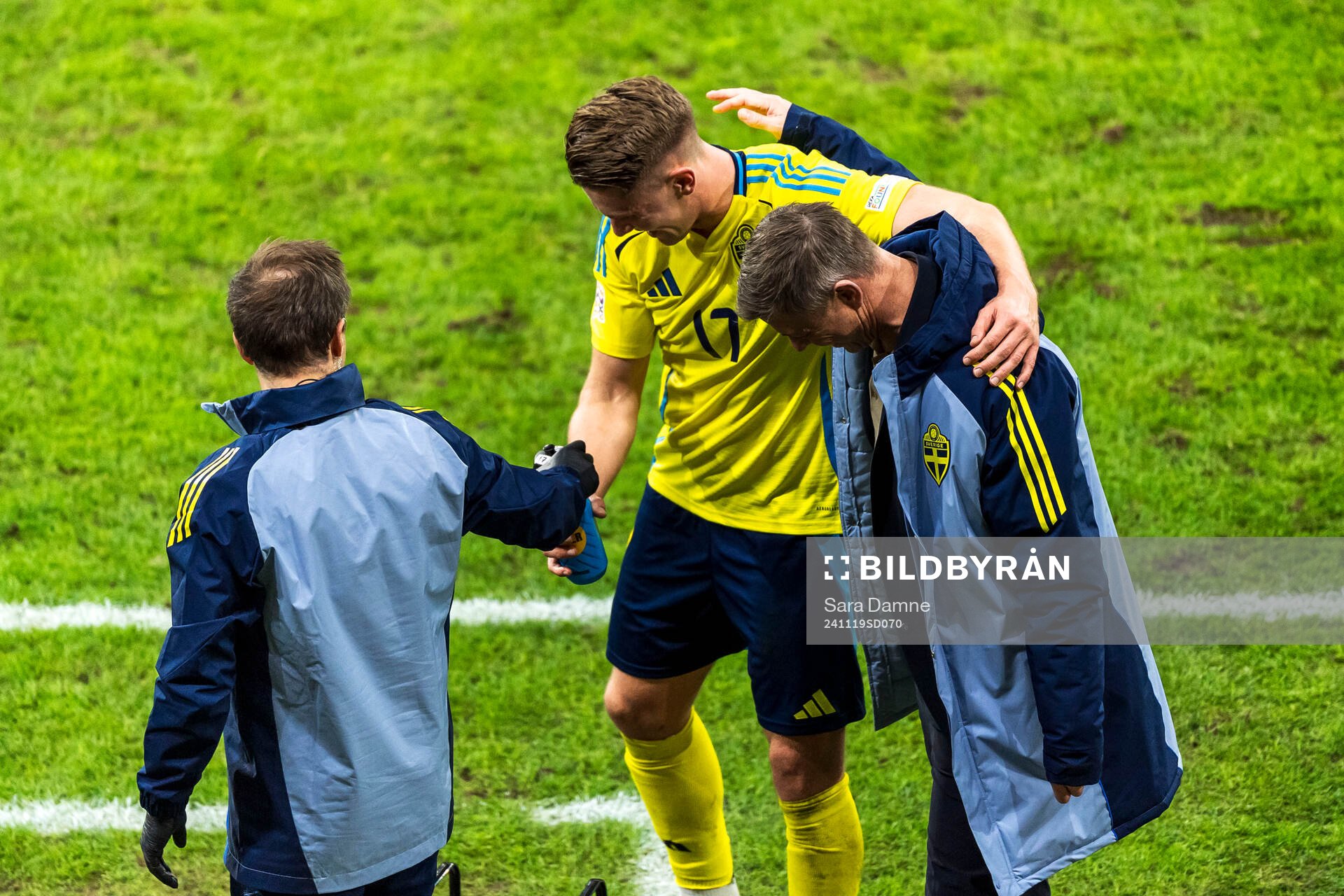 Viktor Gyökeres and Head coach Jon Dahl Tomasson of Sweden