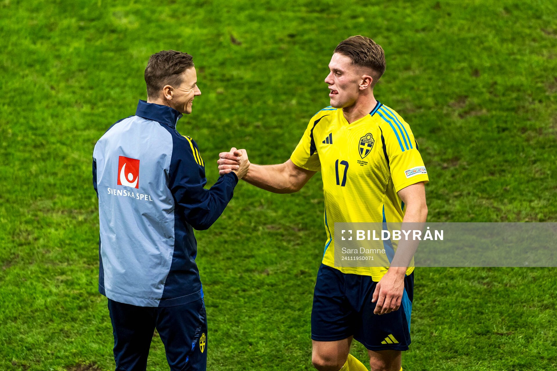 Goalkeeper coach Maths Elfvendal and Viktor Gyökeres of