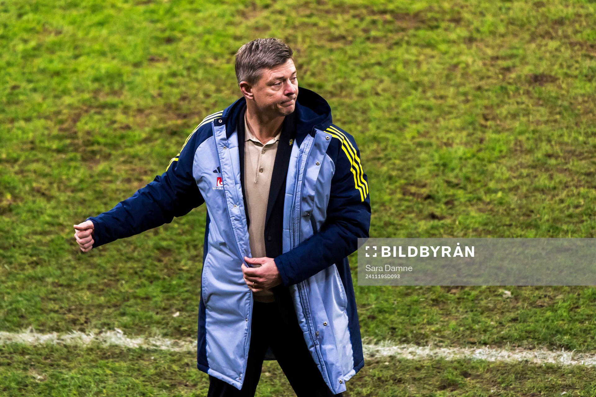 Head coach Jon Dahl Tomasson of Sweden