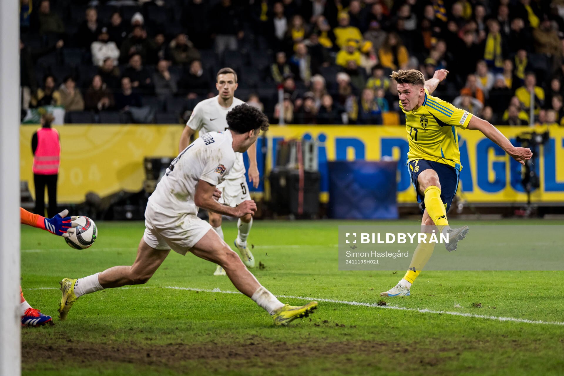 Viktor Gyökeres of Sweden scores 2-0
