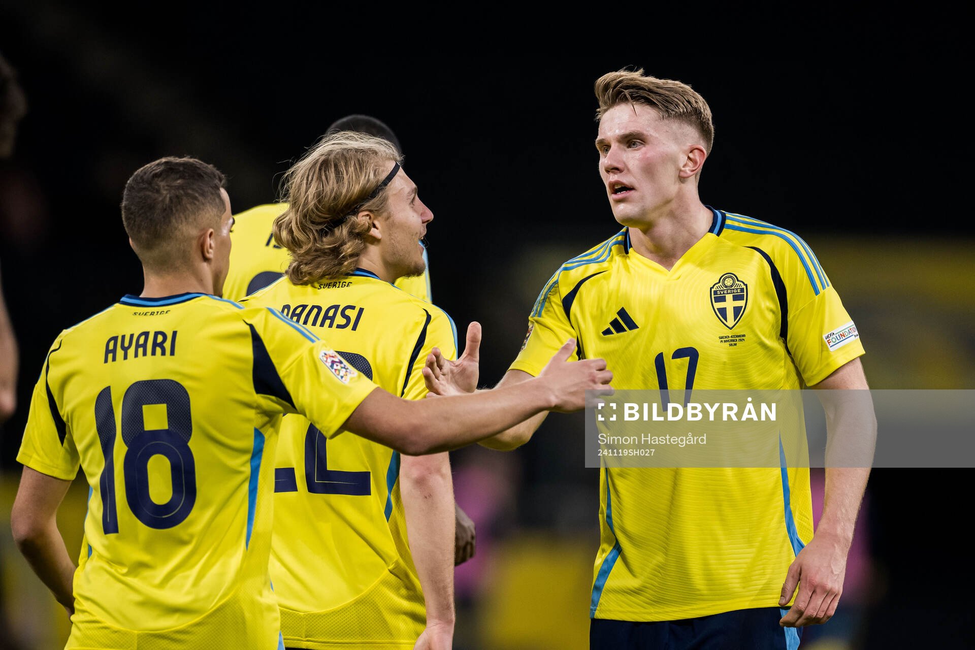 Viktor Gyökeres celebrates with Yasin Ayari and Sebastian