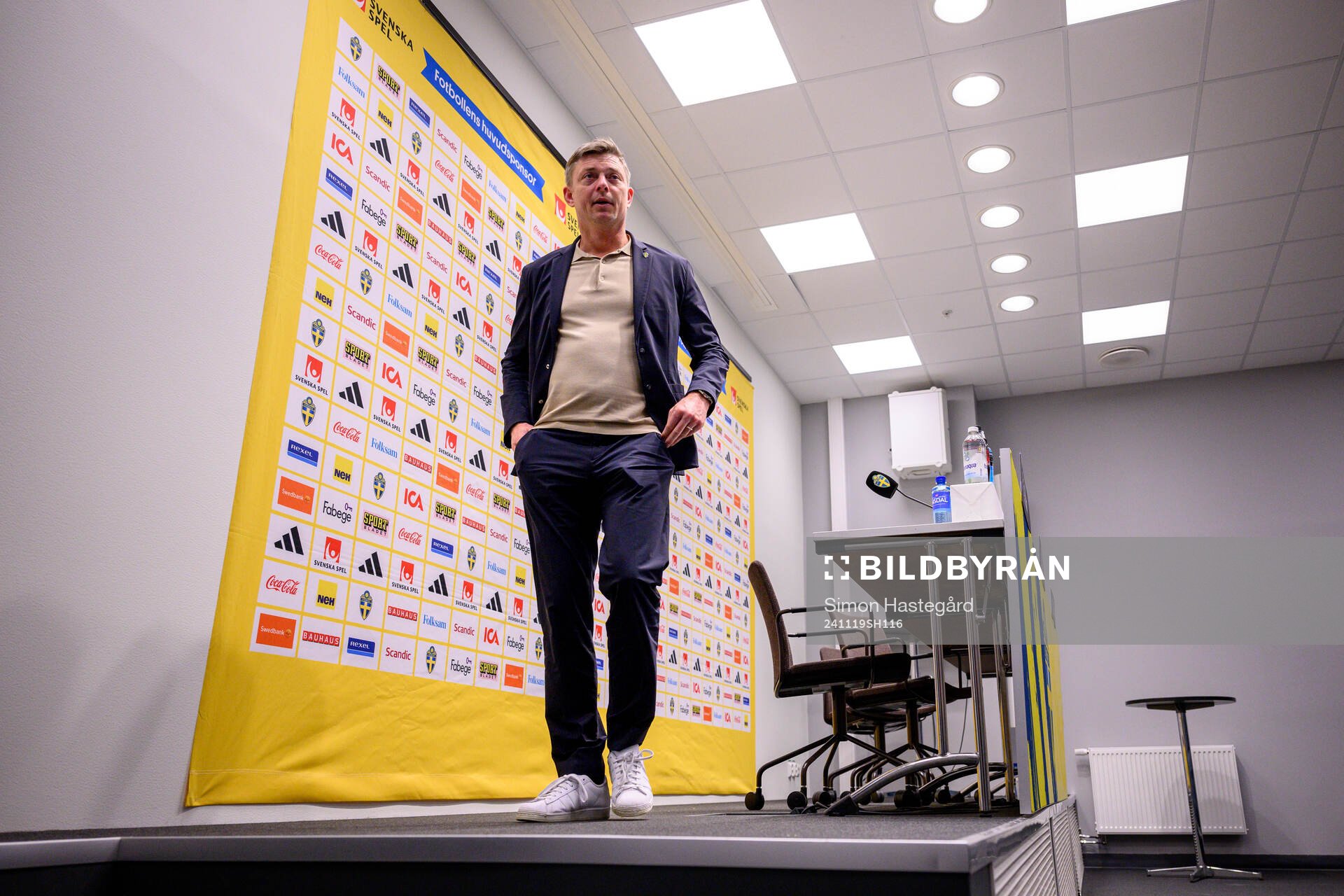 Head coach Jon Dahl Tomasson of Sweden