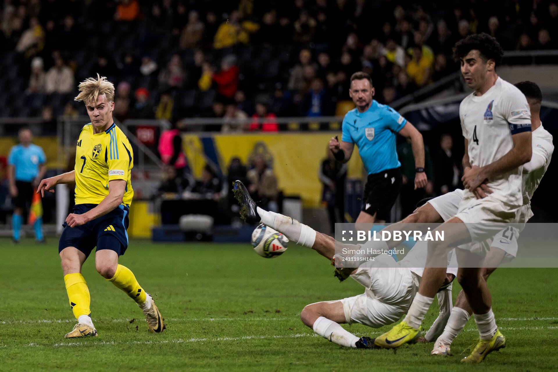 Lucas Bergvall of Sweden