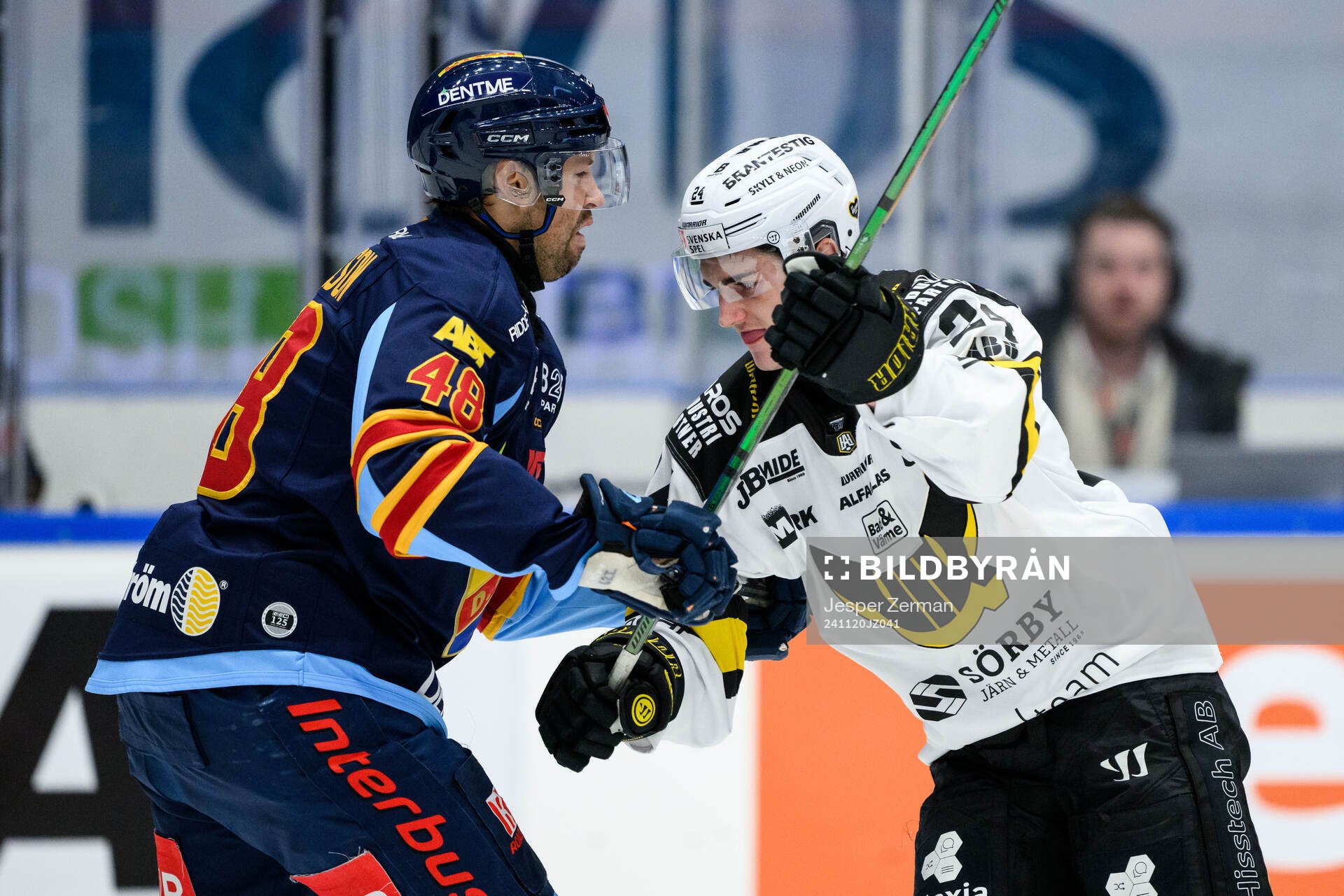 Djurgårdens Dick Axelsson och Västerås Joel Kant