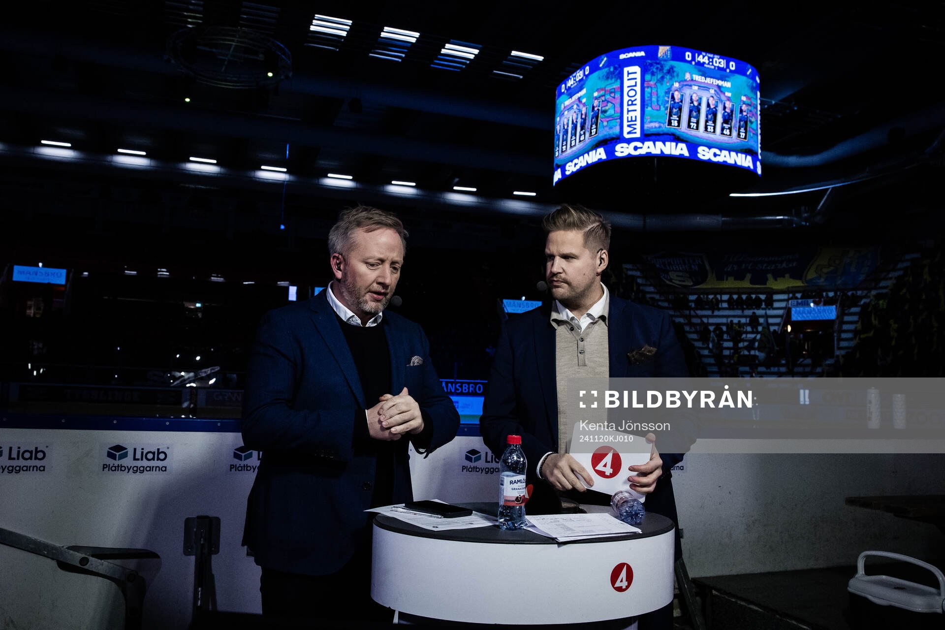 TV4s expert Fredrik Söderström och programledare Lars