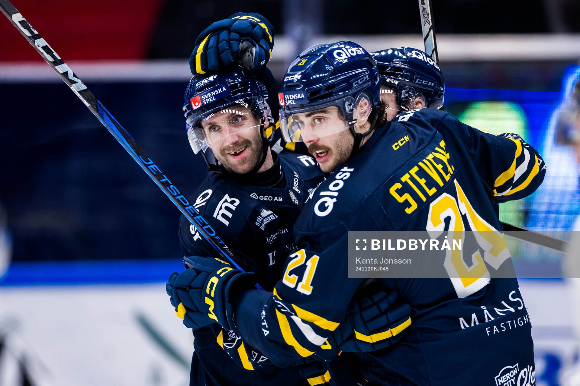 Södertäljes Sebastian Dyk (v) jublar med Nolan Stevens (h)