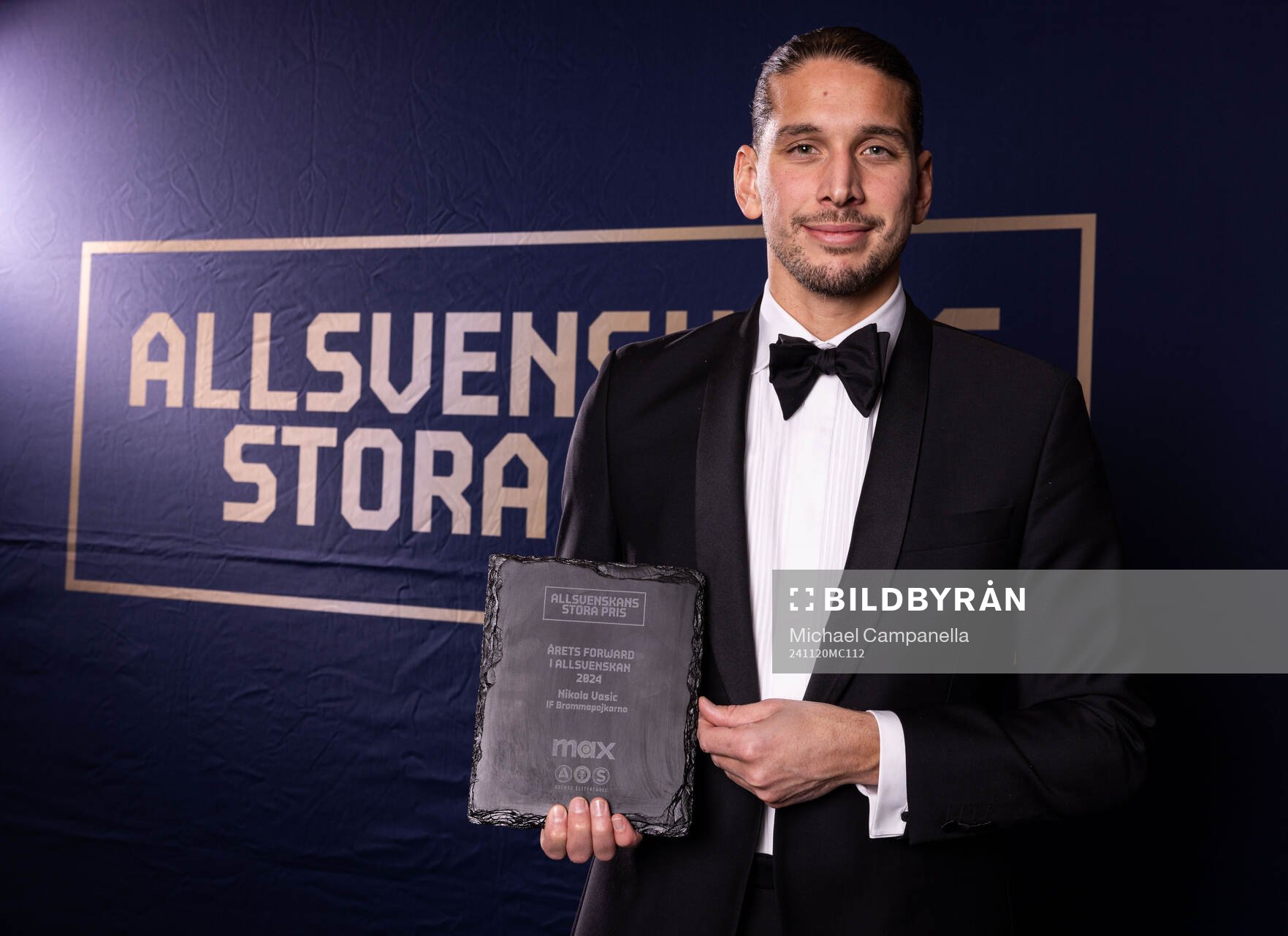 Brommapojkarnas Nikola Basic tilldelas pris för årets forward under Allsvenskans Stora Pris den 20 november 2024 i Stockholm. 