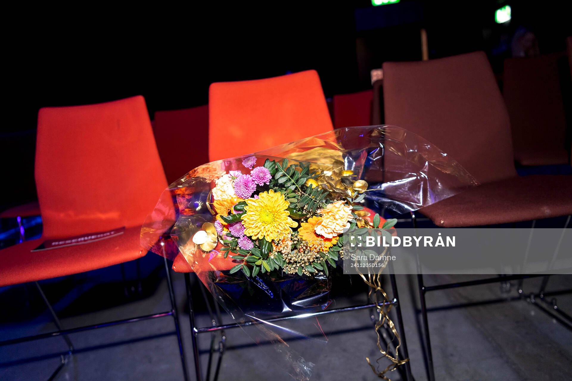 En bukett med blommor