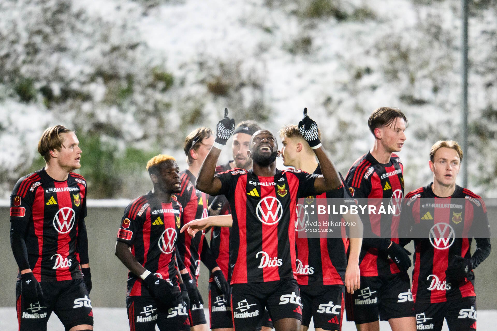 Östersunds Chrisnovic Isemoli N'sa jublar