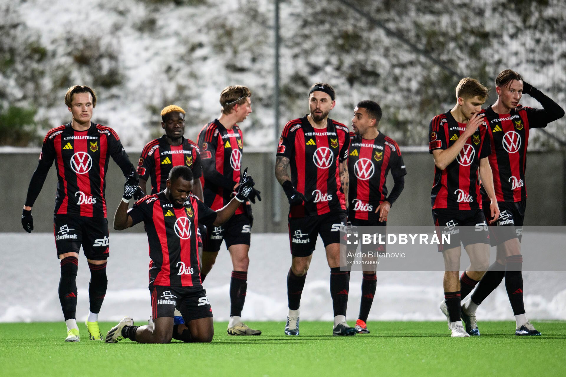 Östersunds Chrisnovic Isemoli N'sa jublar