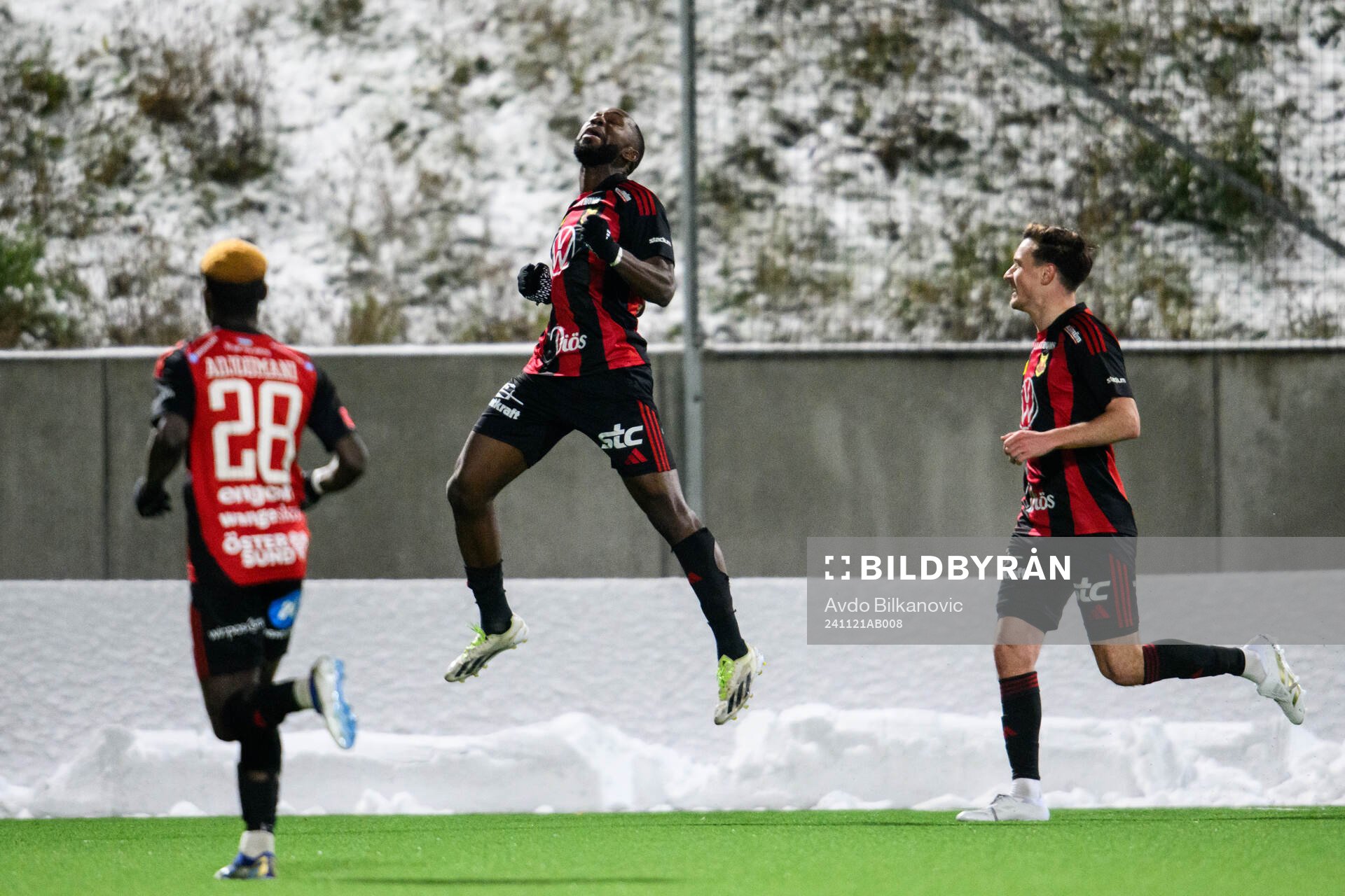 Östersunds Chrisnovic Isemoli N'sa jublar