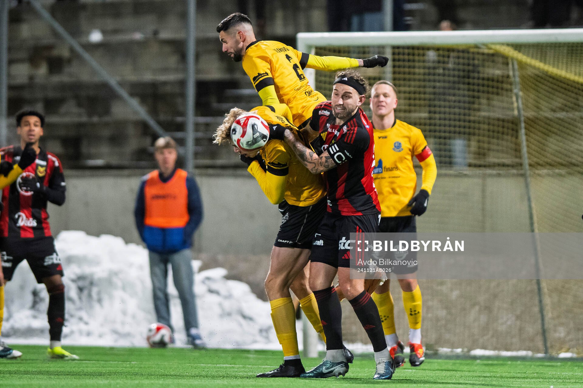 Lunds BKs William Thellsson och  Östersunds Ali Suljic