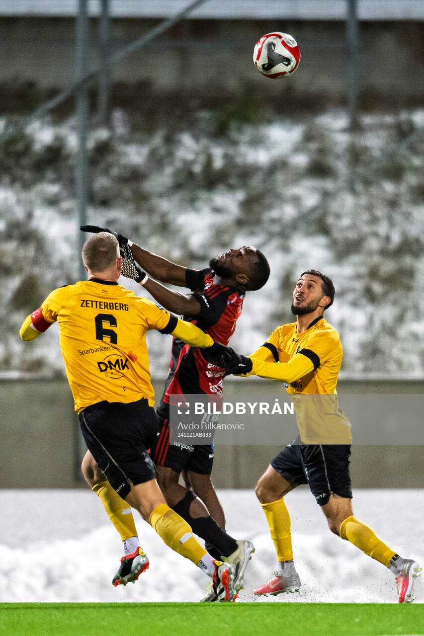 Lunds BKs Erik Zetterberg mot  Östersunds Chrisnovic