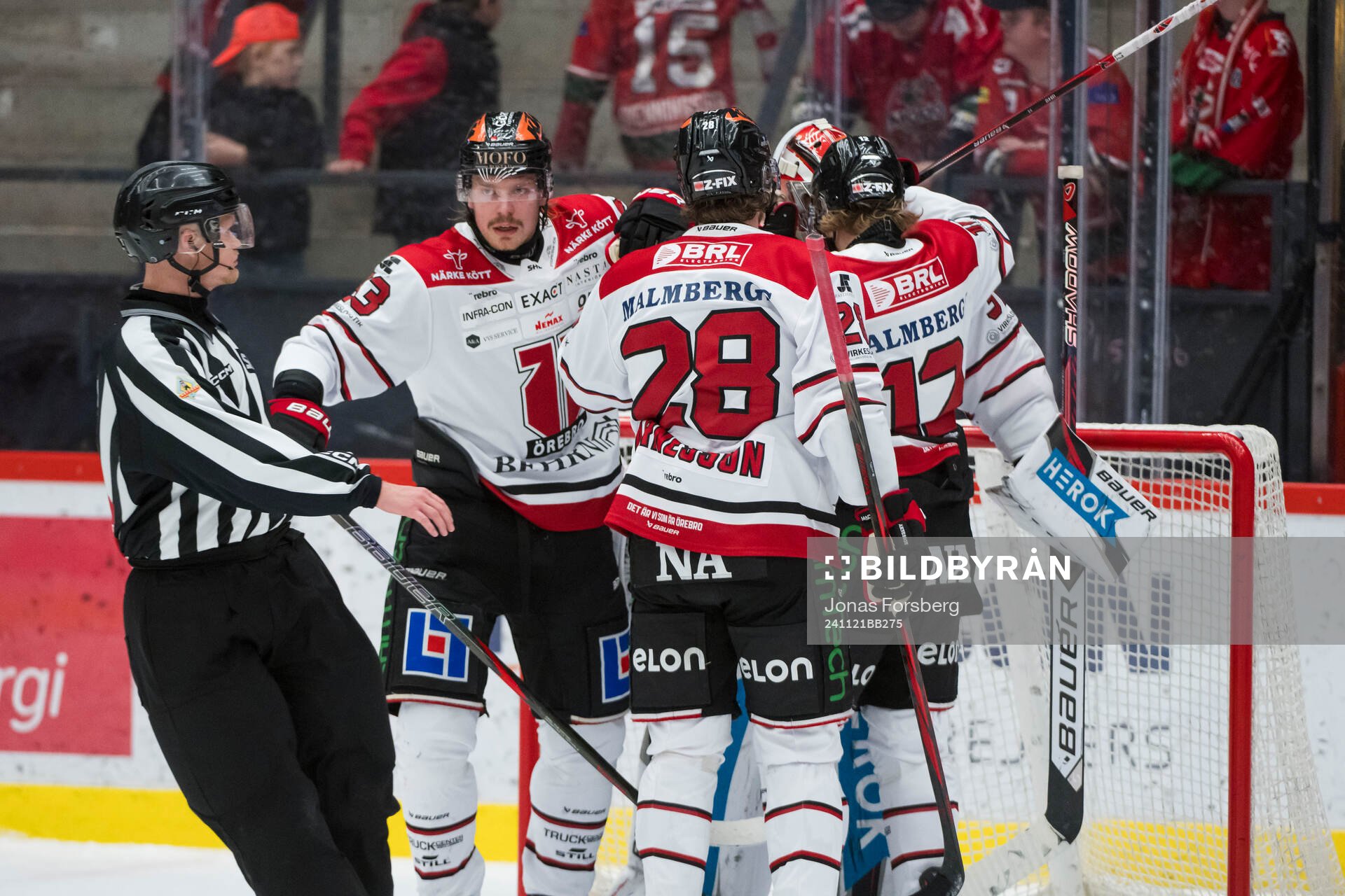 Örebros spelare jublar