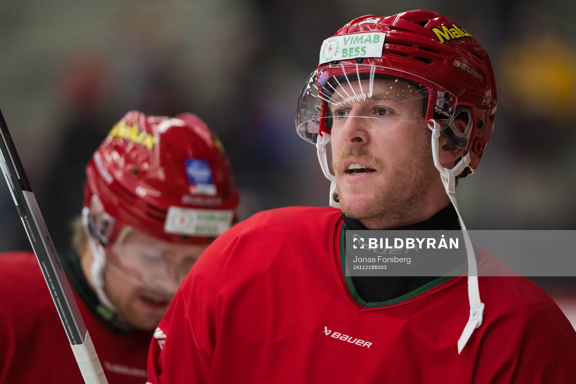 Modos Tyler Benson innan ishockeymatchen i SHL mellan Modo