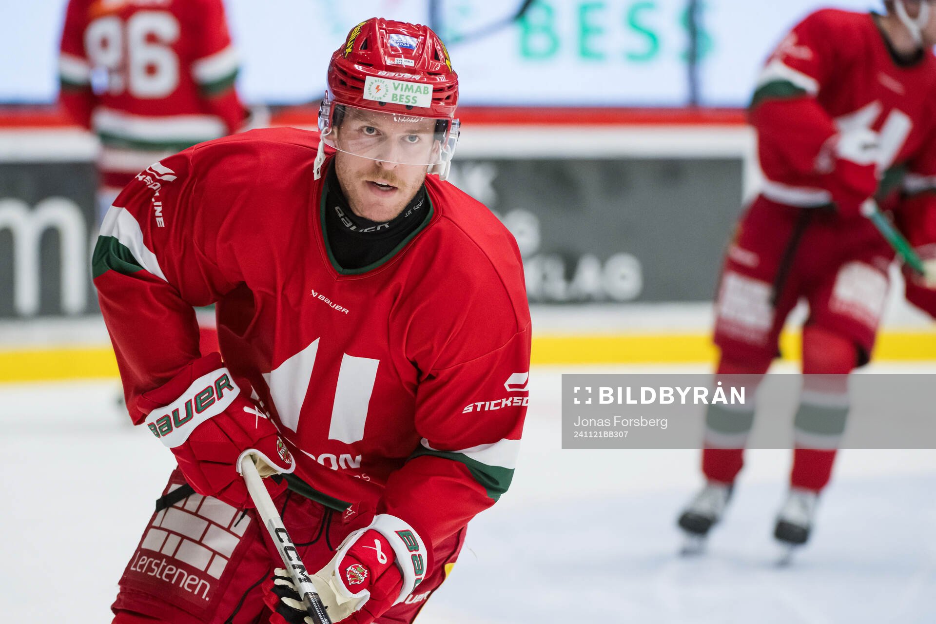 Modos Tyler Benson innan ishockeymatchen i SHL mellan Modo