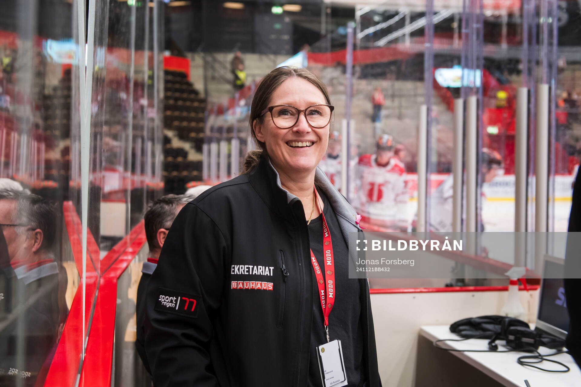 Karin Forsberg Selin speaker i Hägglunds Arena