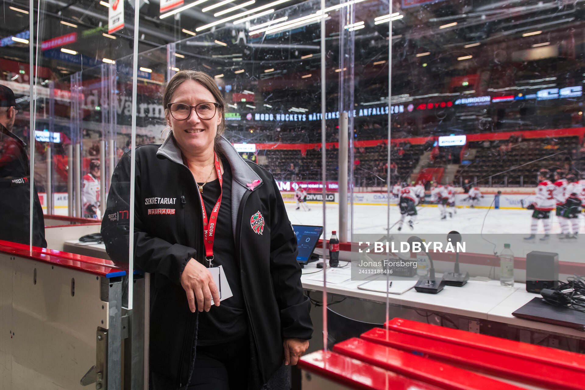 Karin Forsberg Selin speaker i Hägglunds Arena