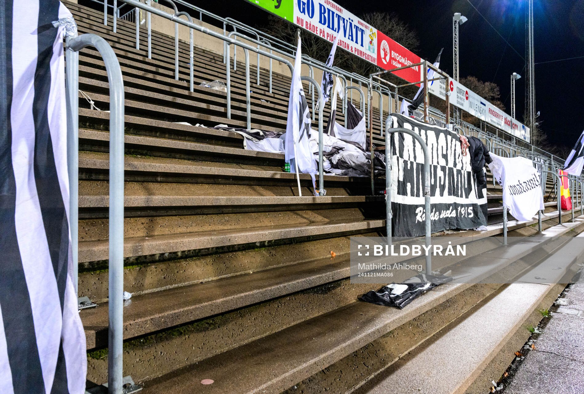 Tömd ståplats läktare under kvalet till Allsvenskan mellan Landskrona och Värnamo den 21 november 2024 i Landskrona. 