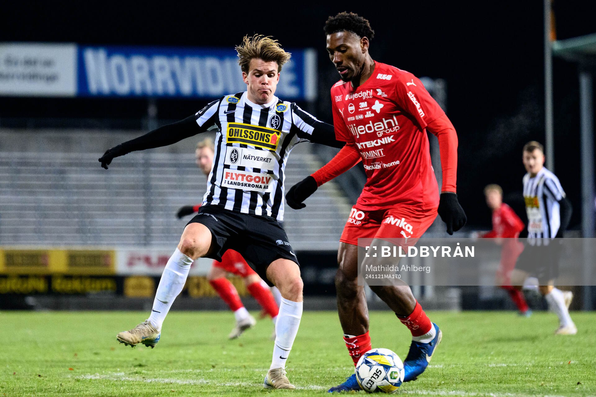 Landskronas Victor Karlsson och Värnamos Samuel Kotto