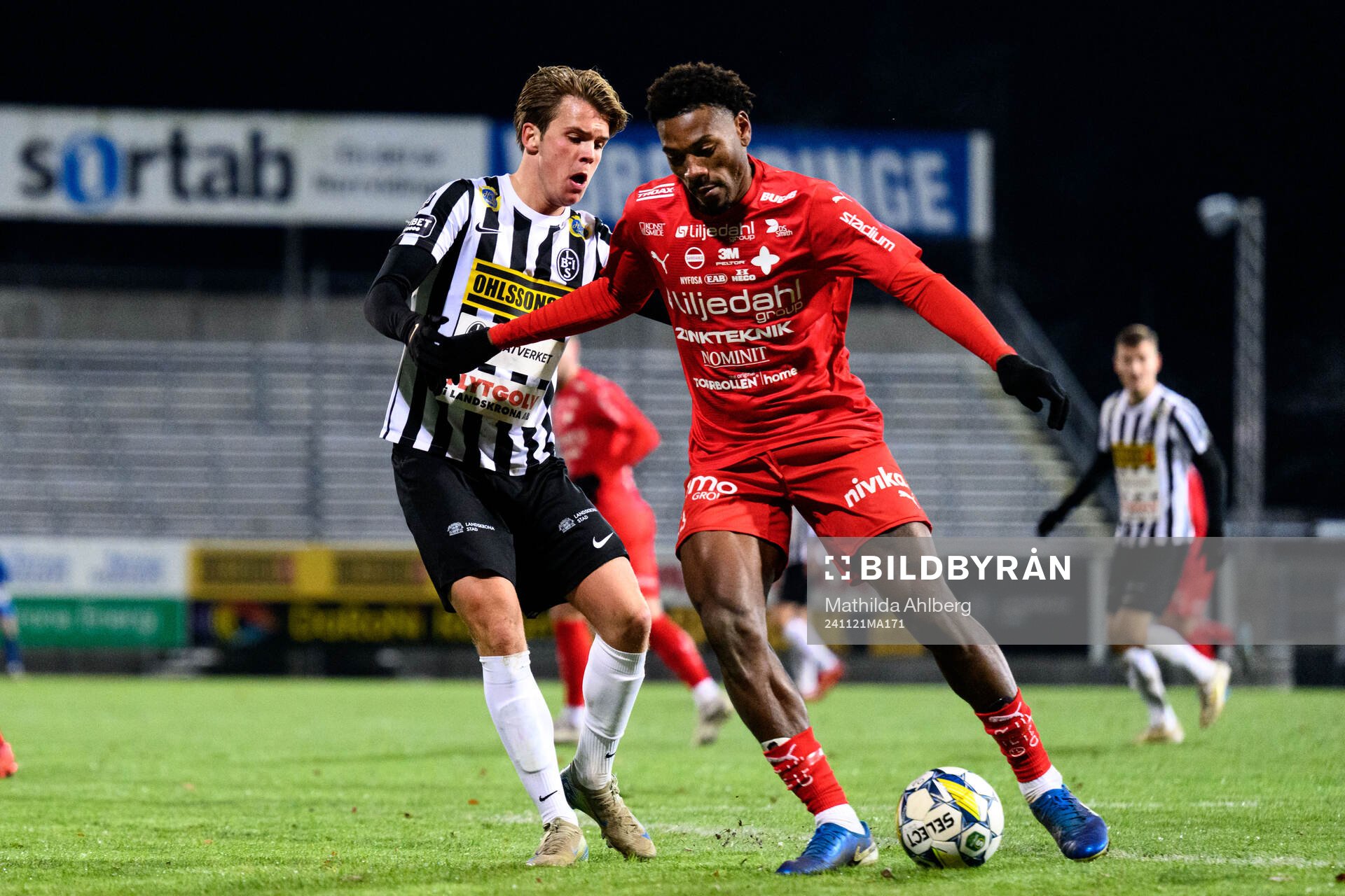 Landskronas Victor Karlsson och Värnamos Samuel Kotto