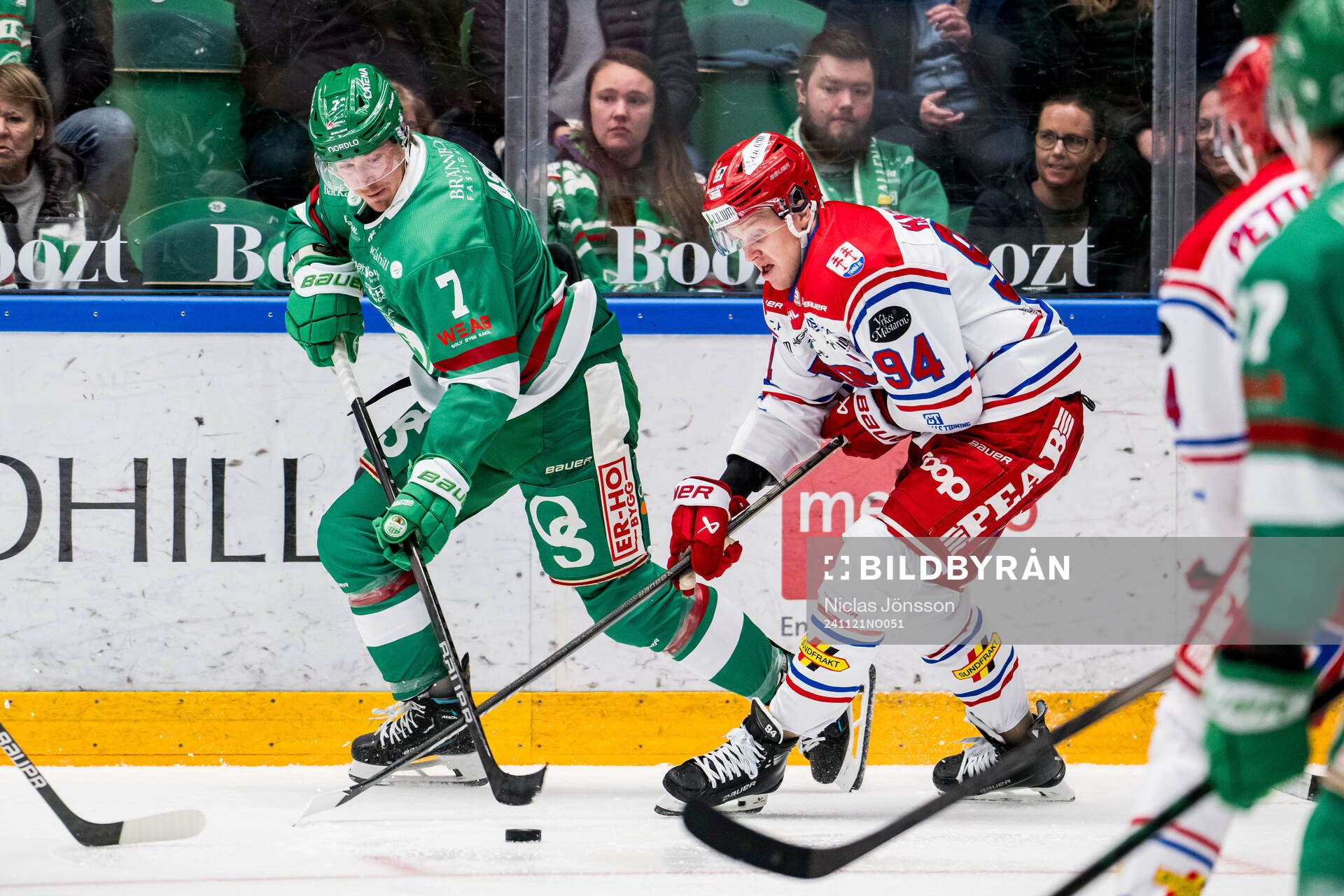 Rögles Carter Ashton och Timrås Sebastian Hartmann
