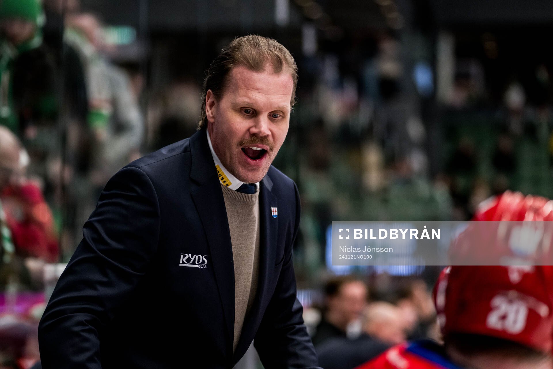 Timrås tränare Olli Jokinen jublar