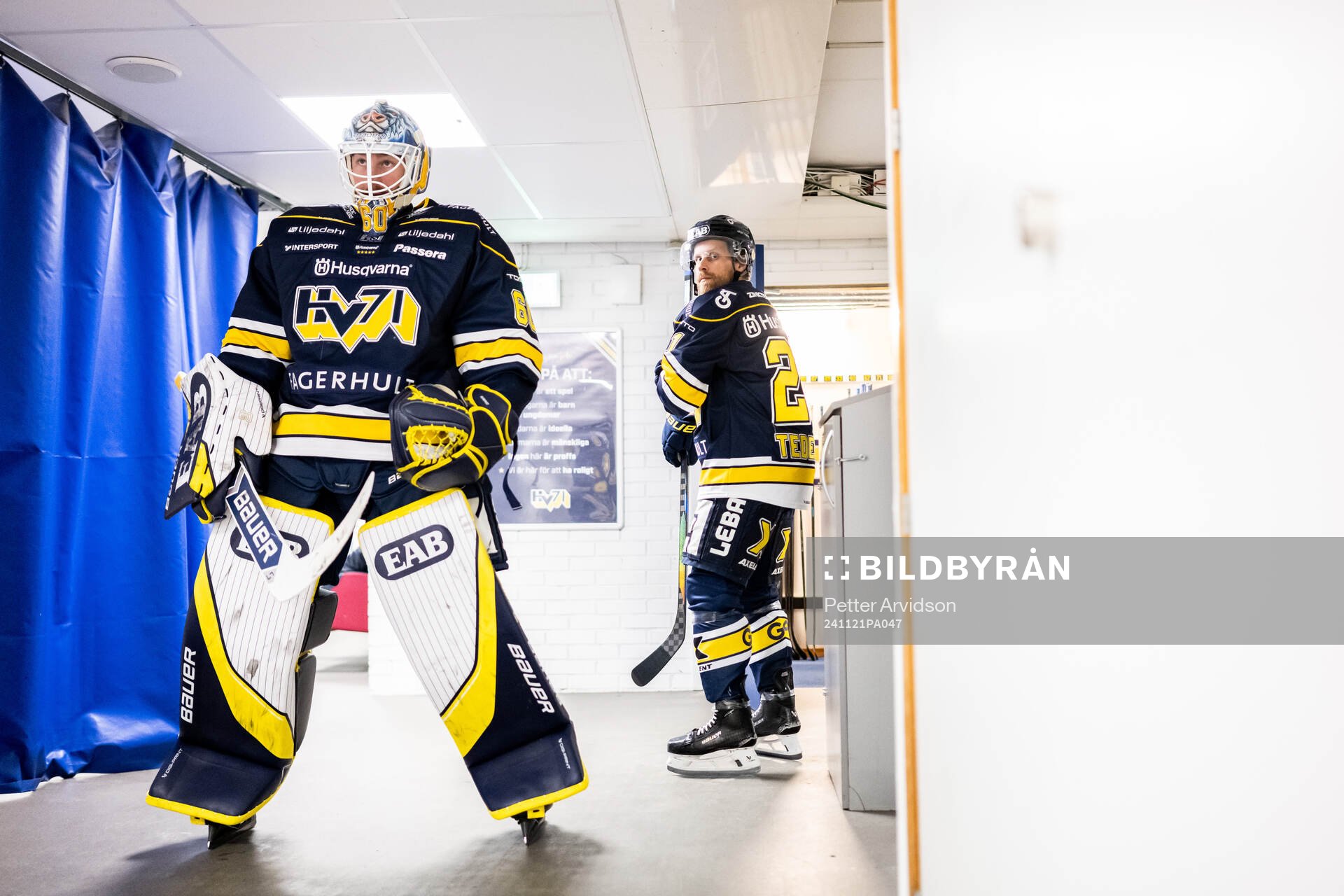 HV71s målvakt Hugo Alnefelt och Mattias Tedenby