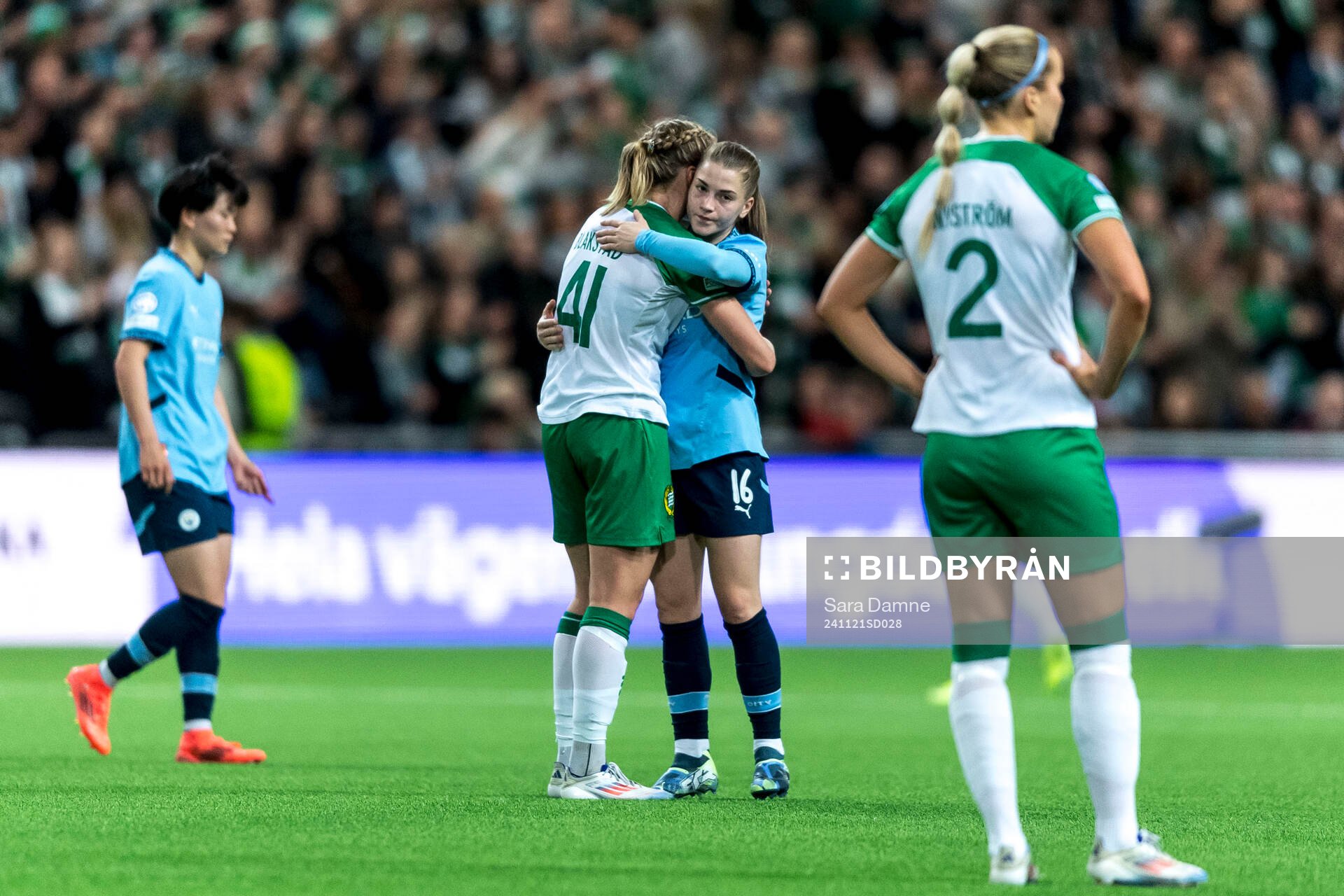 Julie Blakstad of Hammarby and Jessica Park of Manchester
