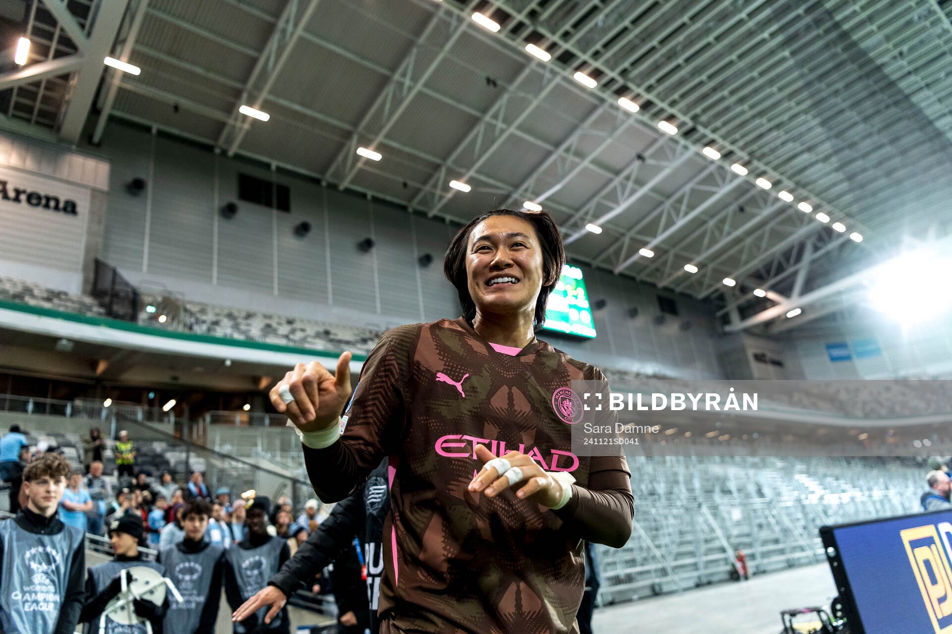 Goalkeeper Ayaka Yamashita of Manchester City celebrates