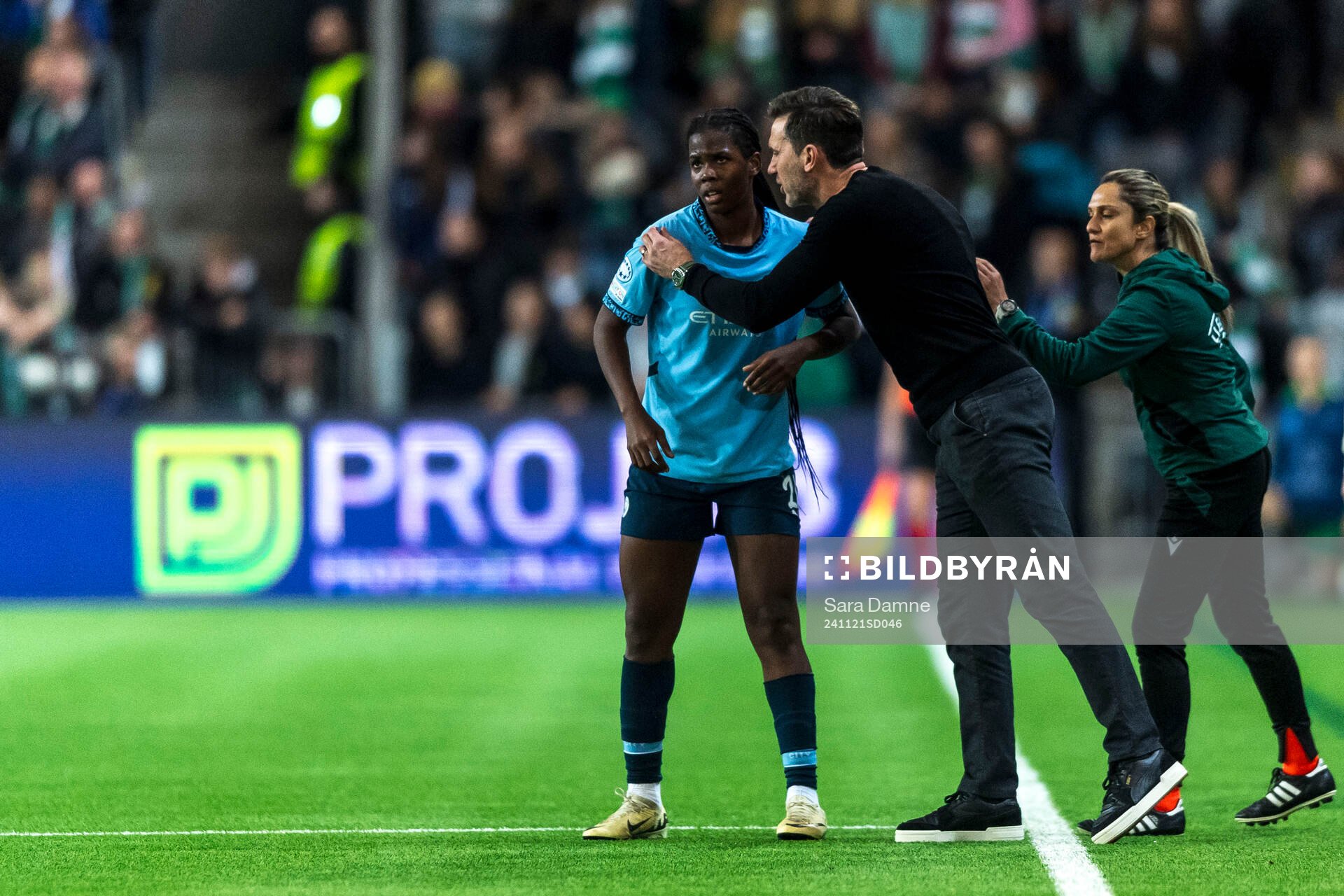 Khadija Shaw of Manchester City and Head coach Gareth Taylor during the Women's Champions League football match between Hammarby and Manchester City on November 21, 2024 in Stockholm.