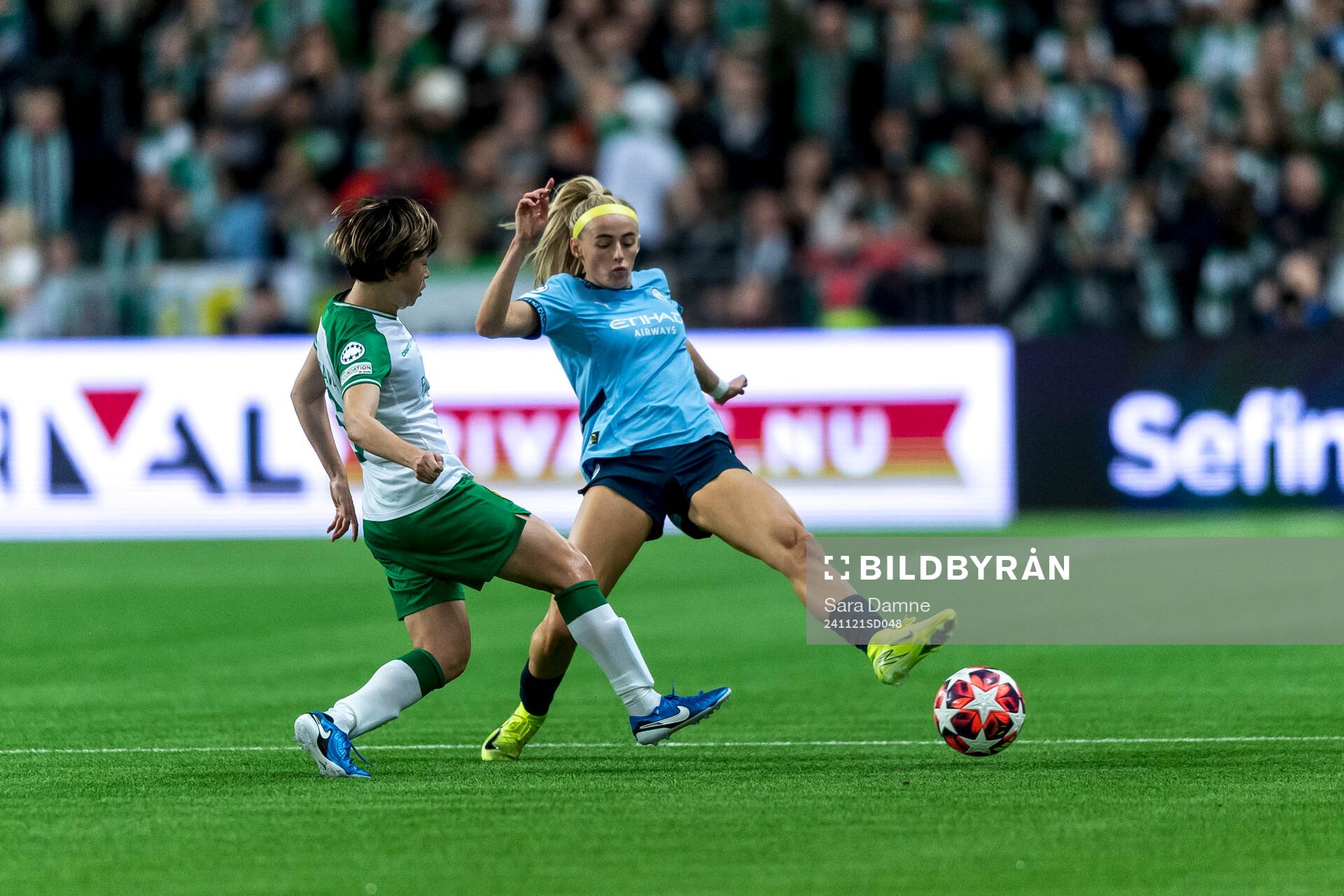 Asato Miyagawa of Hammarby and Chloe Kelly of Manchester