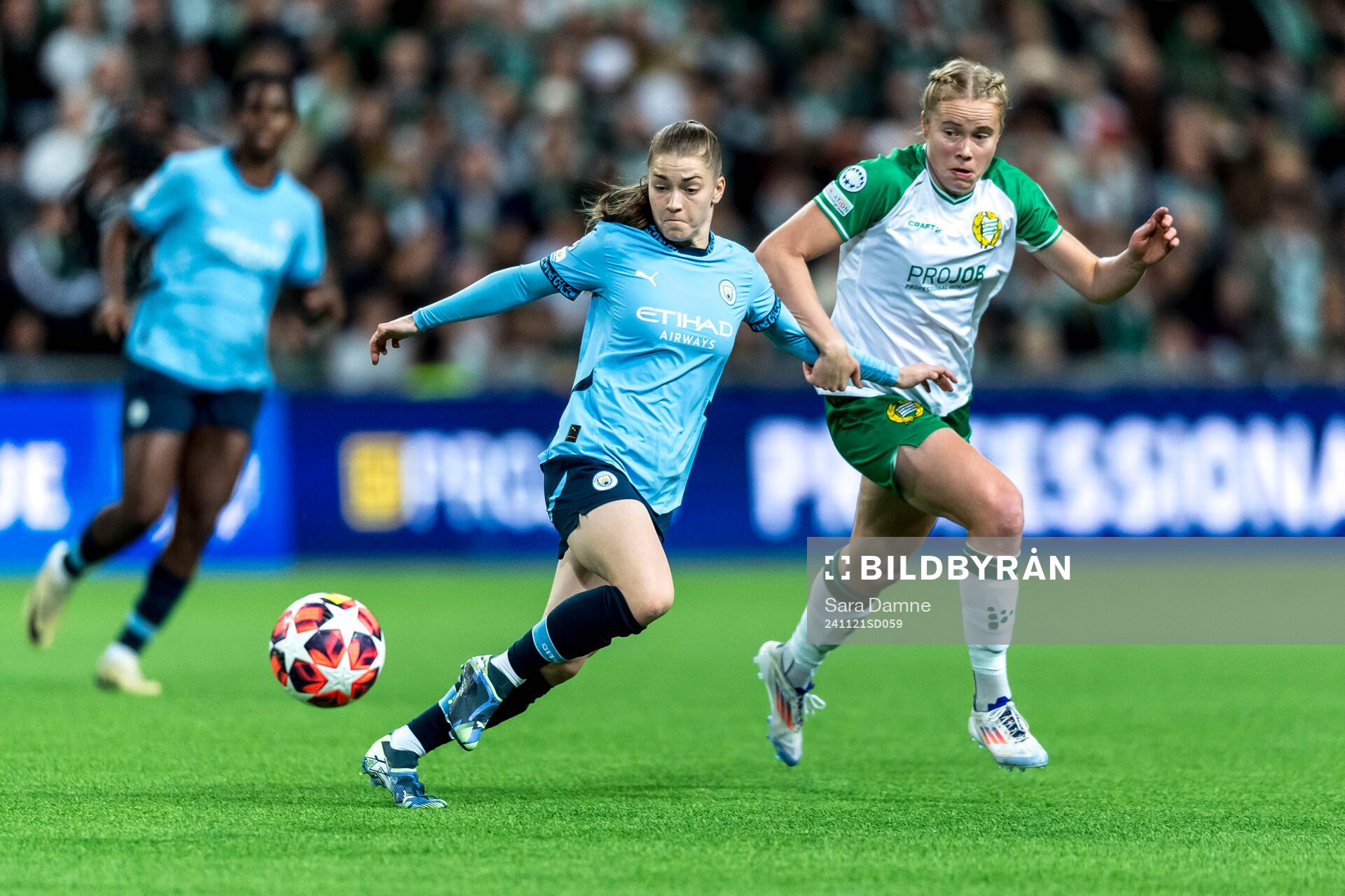 Jessica Park of Manchester City and Julie Blakstad of
