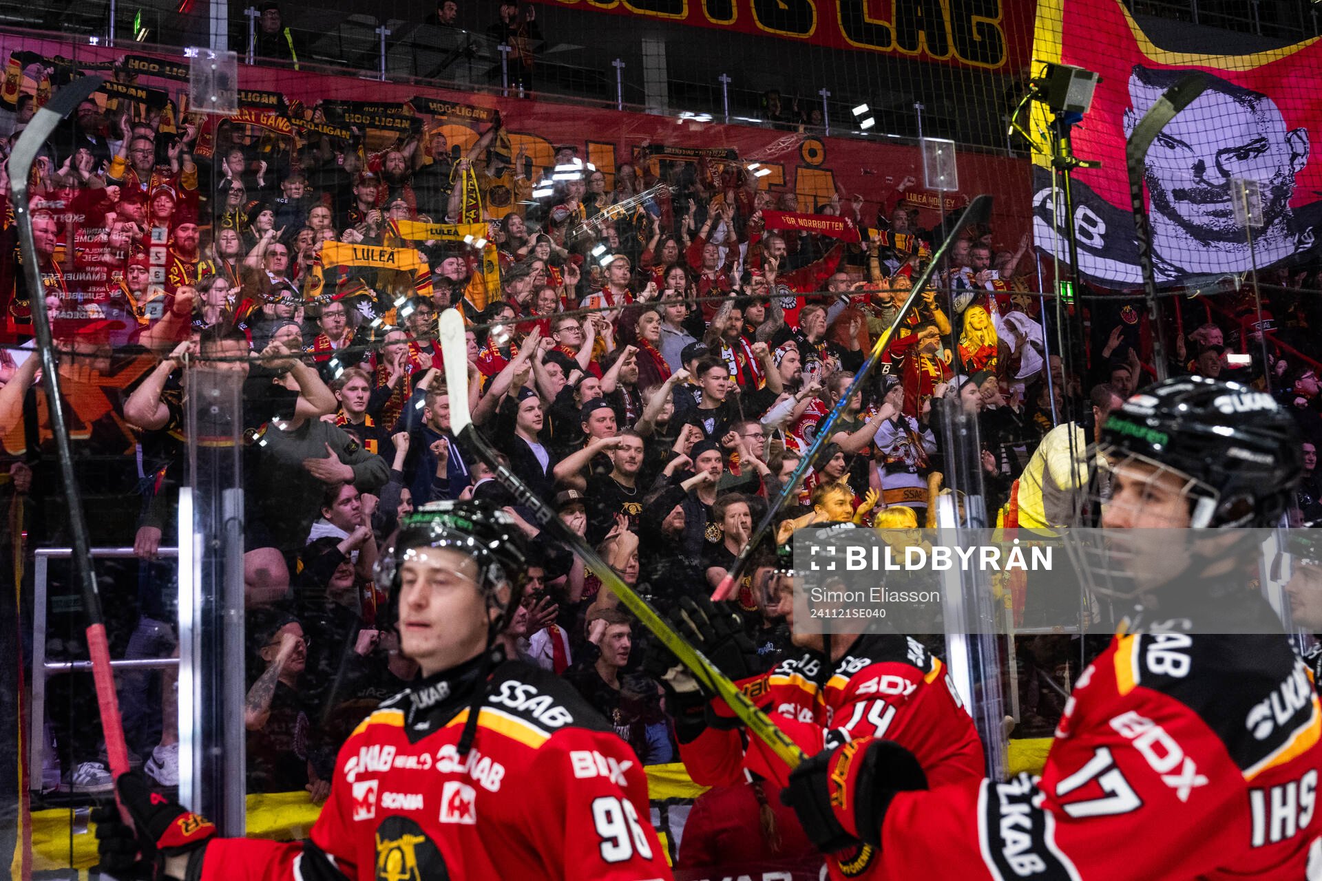 Luleås supportrar jublar och tackar spelarna