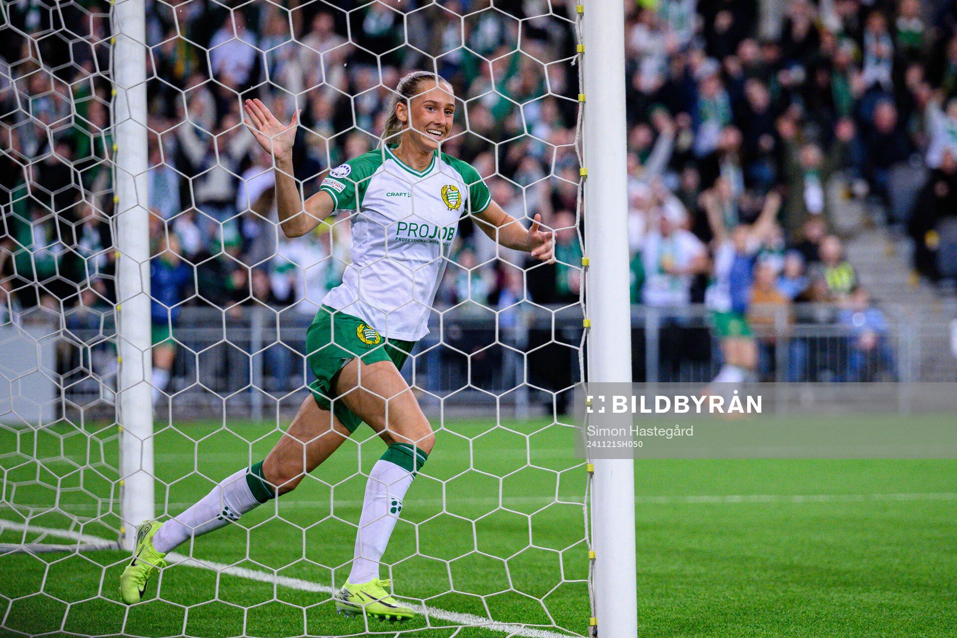 Ellen Wangerheim of Hammarby celebrates the 1-1 goal