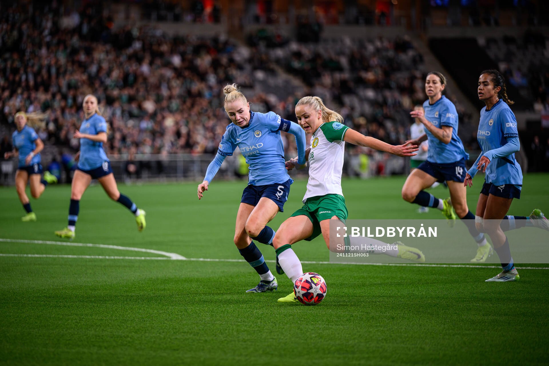 Anna Jøsendal of Hammarby and Alex Greenwood of Manchester