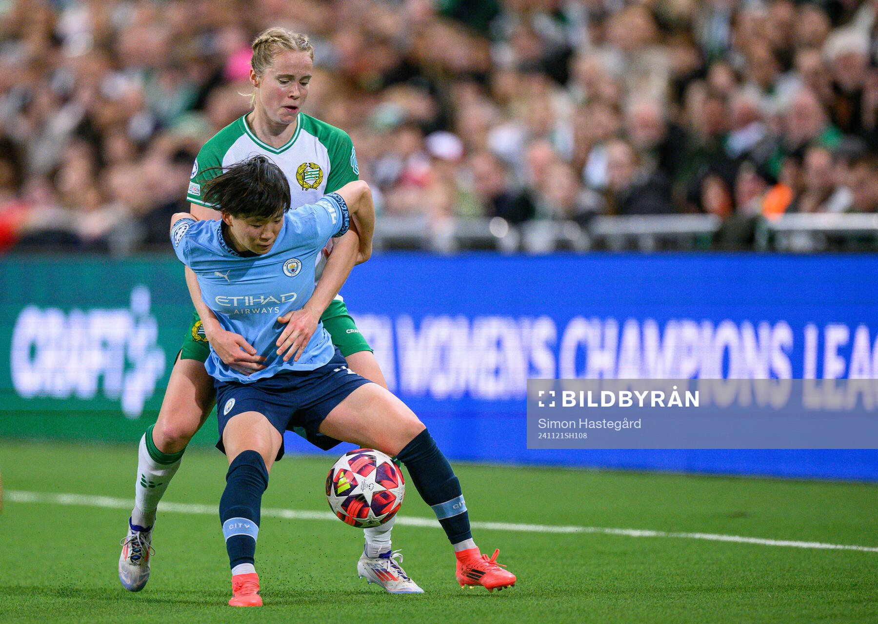 Julie Blakstad of Hammarby and Aoba Fujino of Manchester