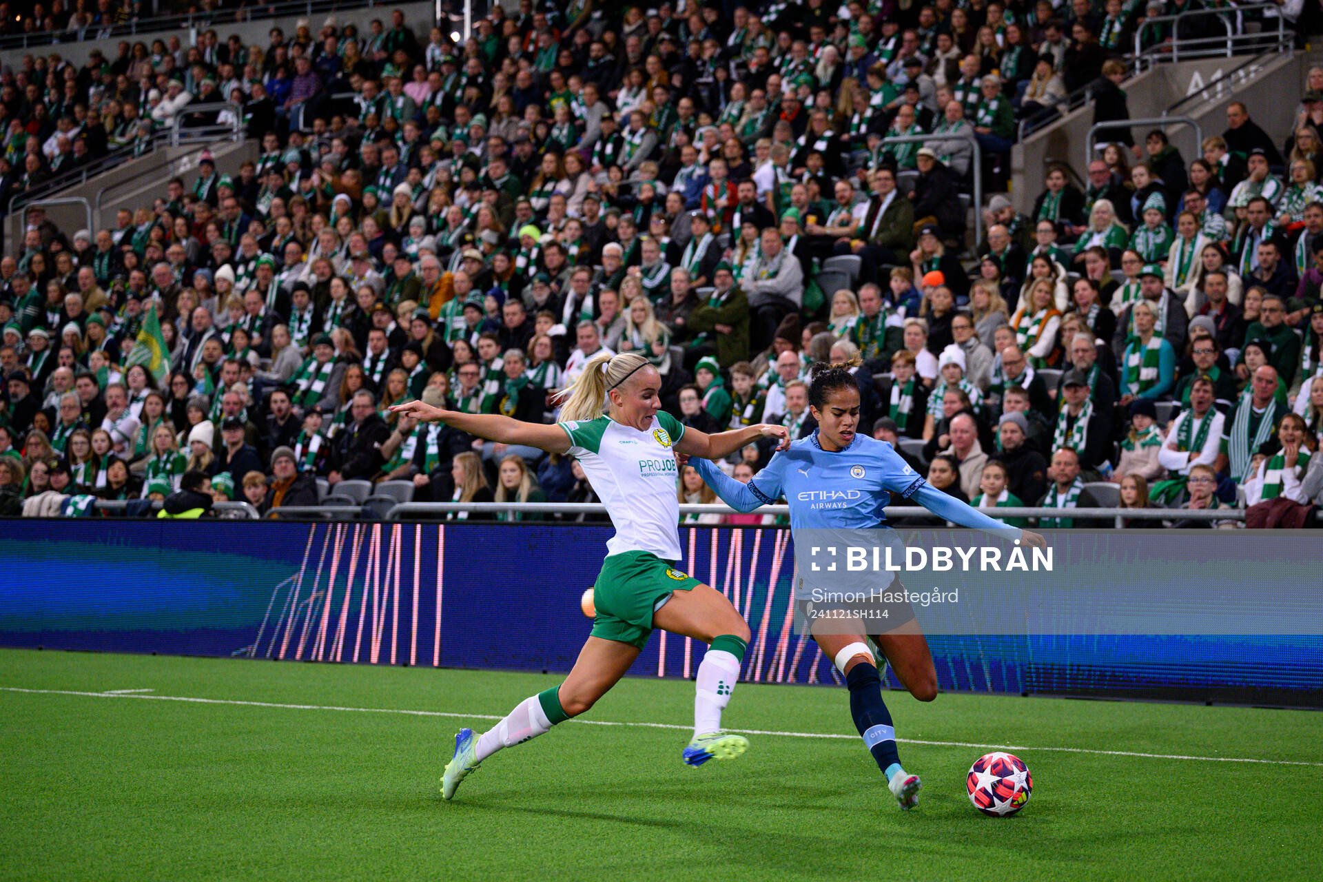 Eva Nyström of Hammarby and Mary Fowler of Manchester City