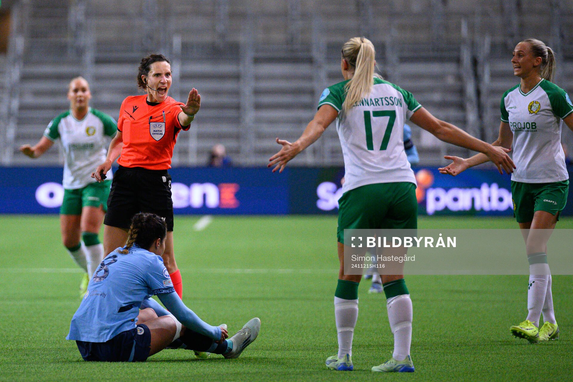Referee Silvia Gasperotti and Stina Lennartsson of Hammarby