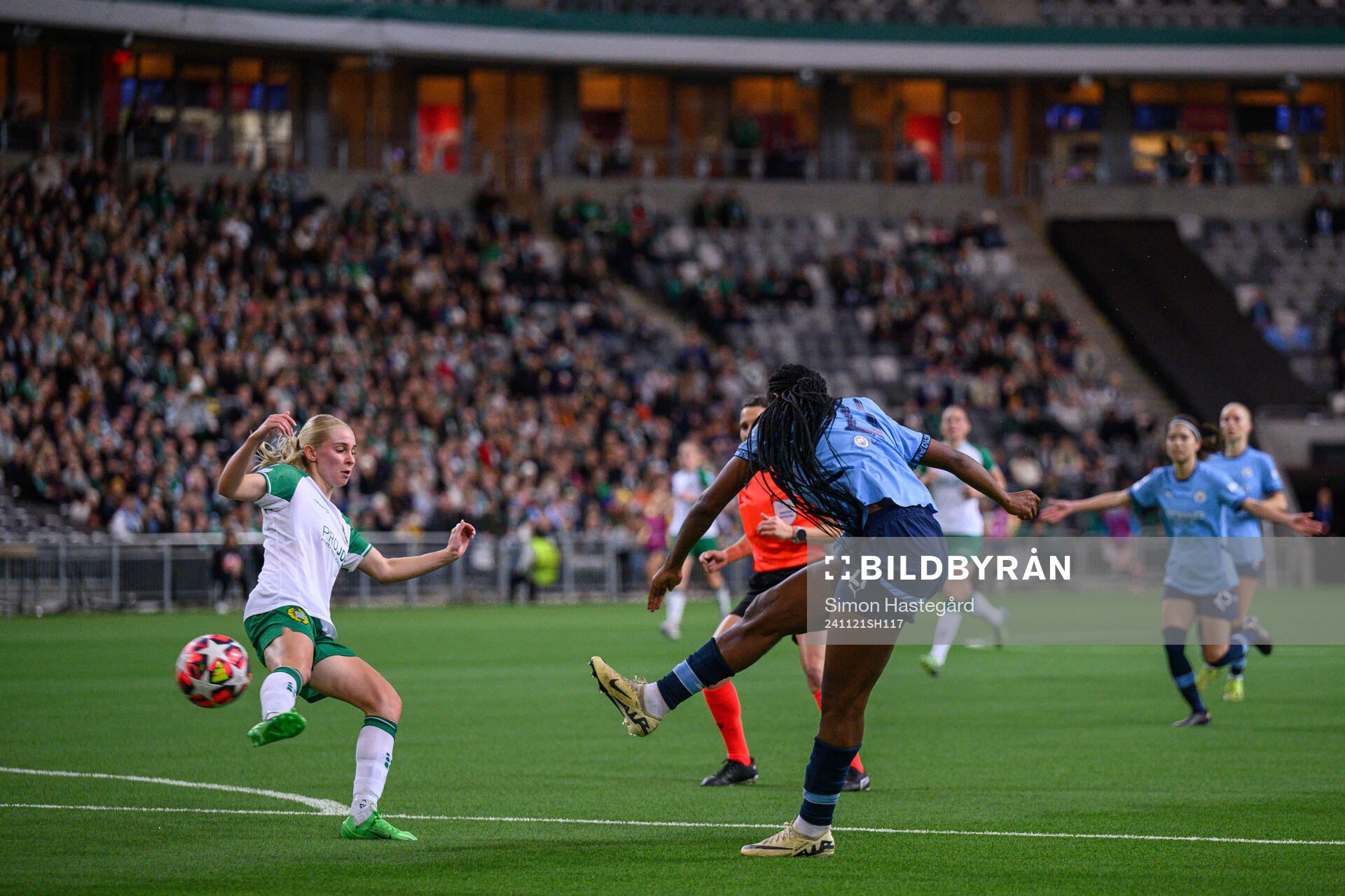 Khadija Shaw of Manchester City scores the 0-1 goal