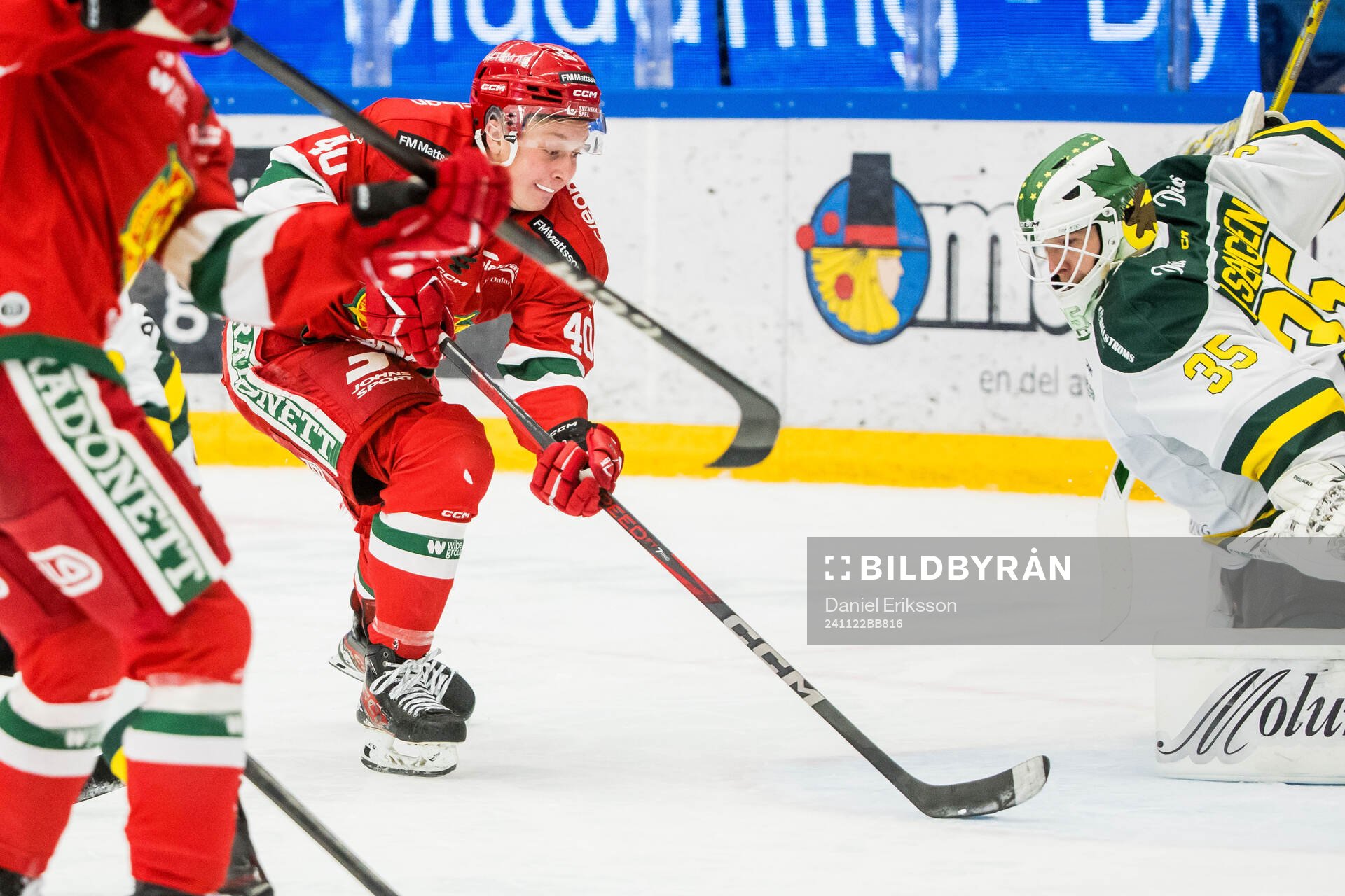 Moras Felix Johansson och Östersunds målvakt Daniel