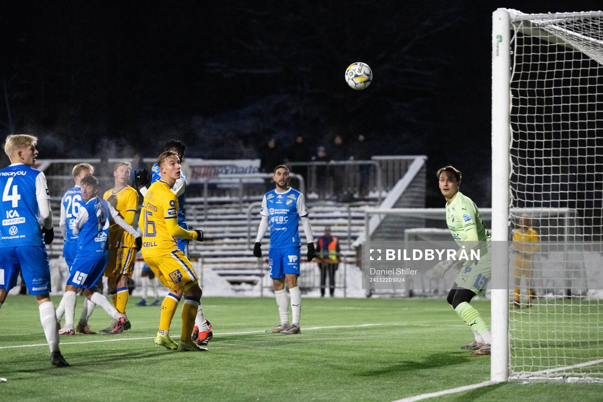 IFK Göteborgs Linus Carlstrand och Oddevolds målvakt