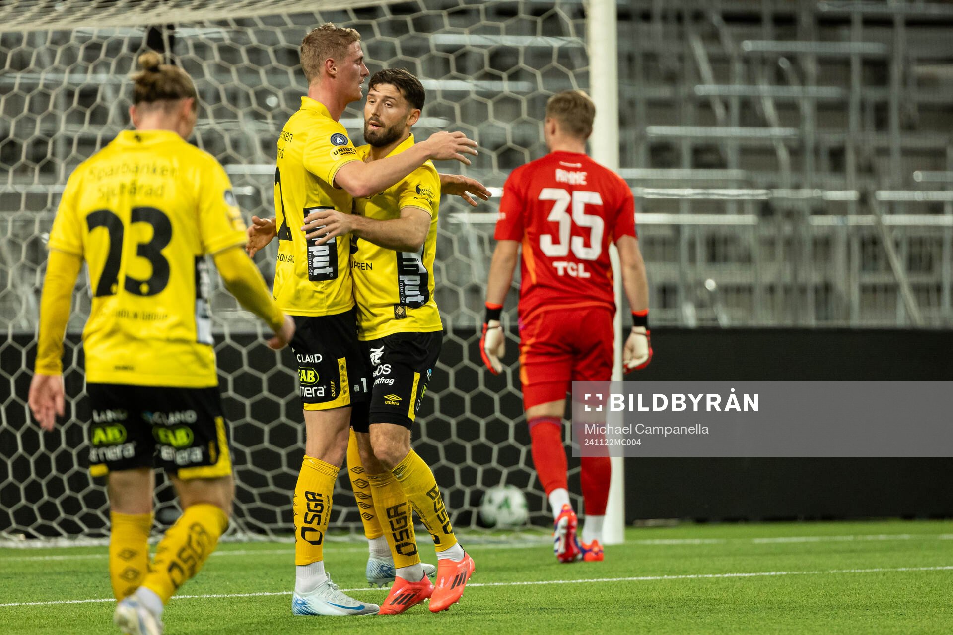 Elfsborgs Emil Holten jublar efter 0-1 under en träningsmatch mellan Djurgården och Elfsborg den 22 november 2024 i Stockholm. 