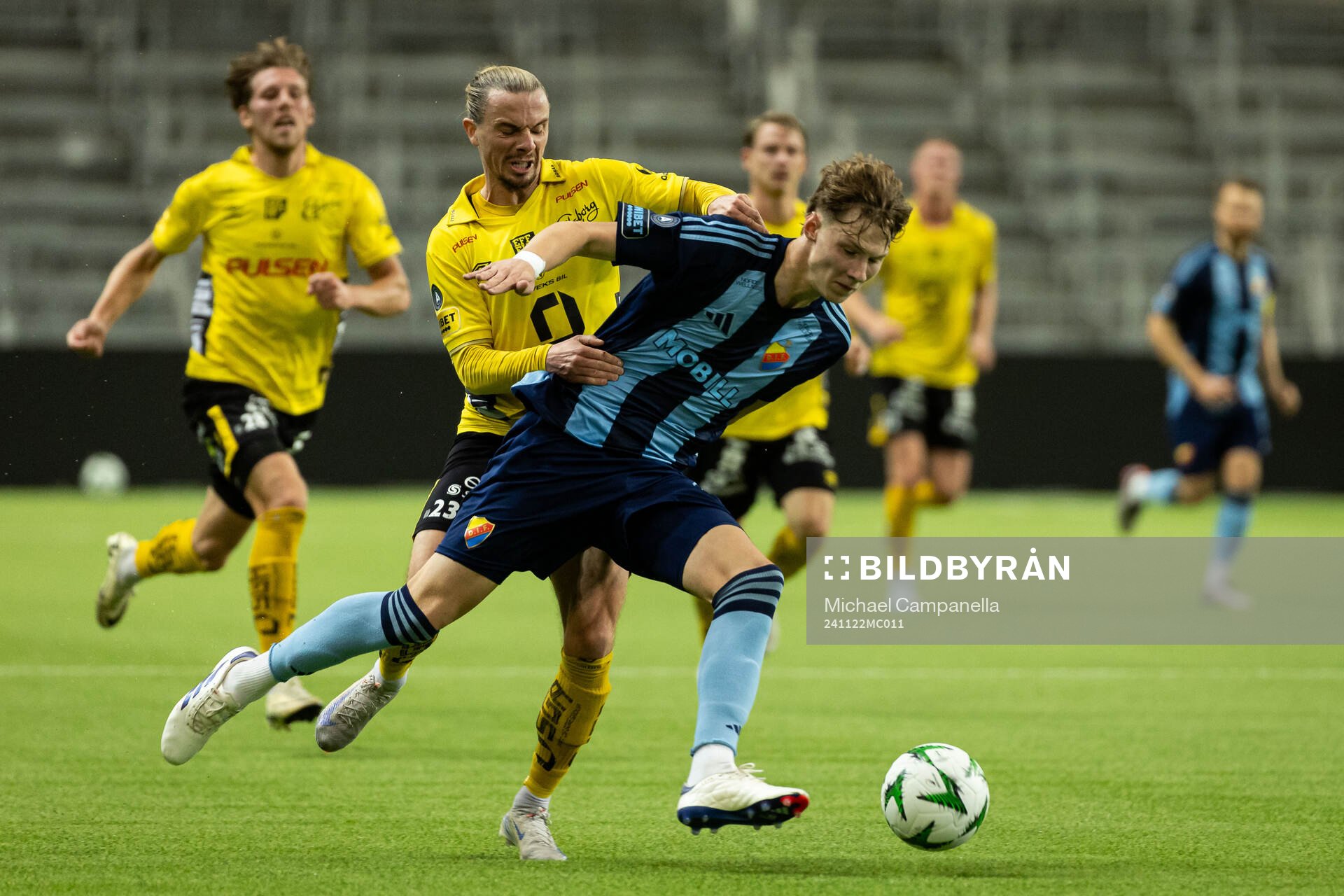 Elfsborgs Niklas Hult och Djurgårdens August Priske Flyger