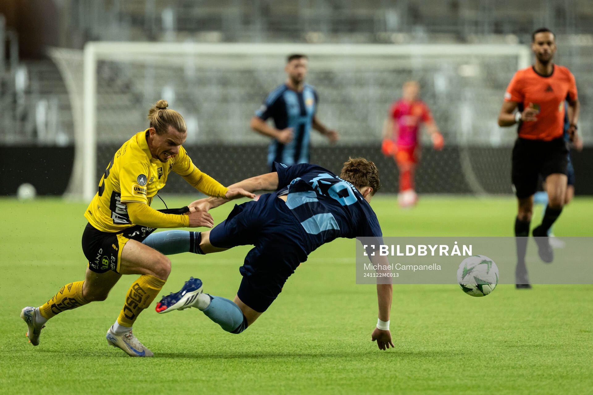 Elfsborgs Niklas Hult och Djurgårdens August Priske Flyger