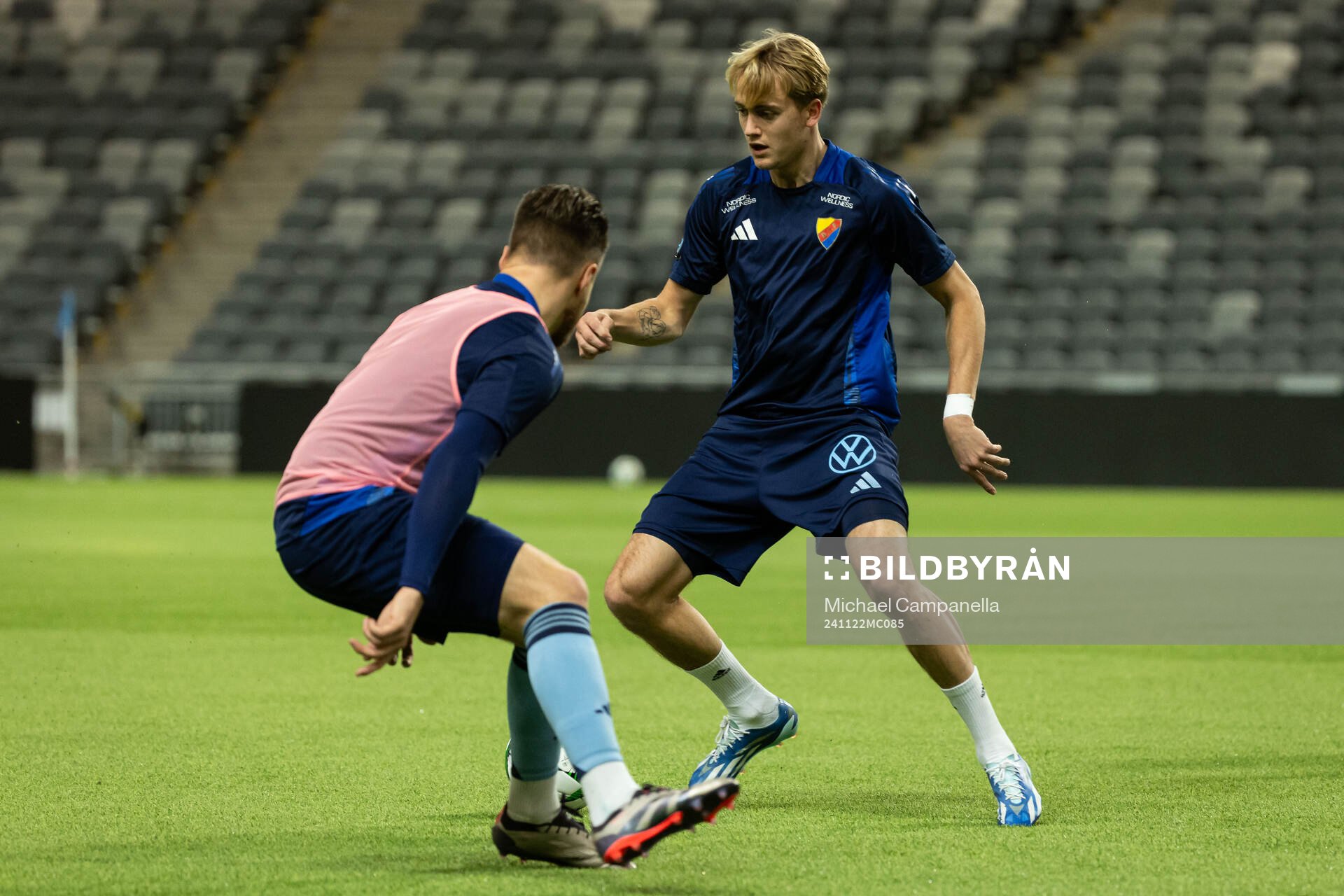 Djurgårdens Oskar Fallenius innan en träningsmatch mellan