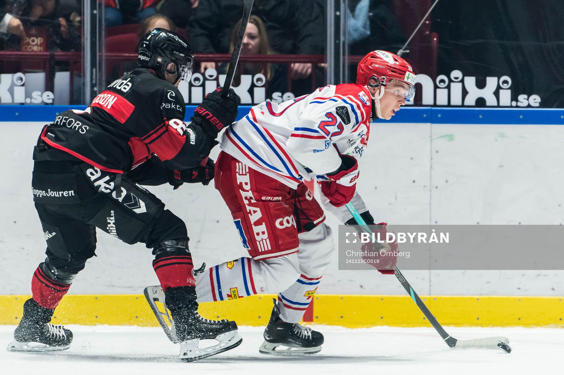 Malmö Redhawks Johan Olofsson och Timrås Oliver Johansson