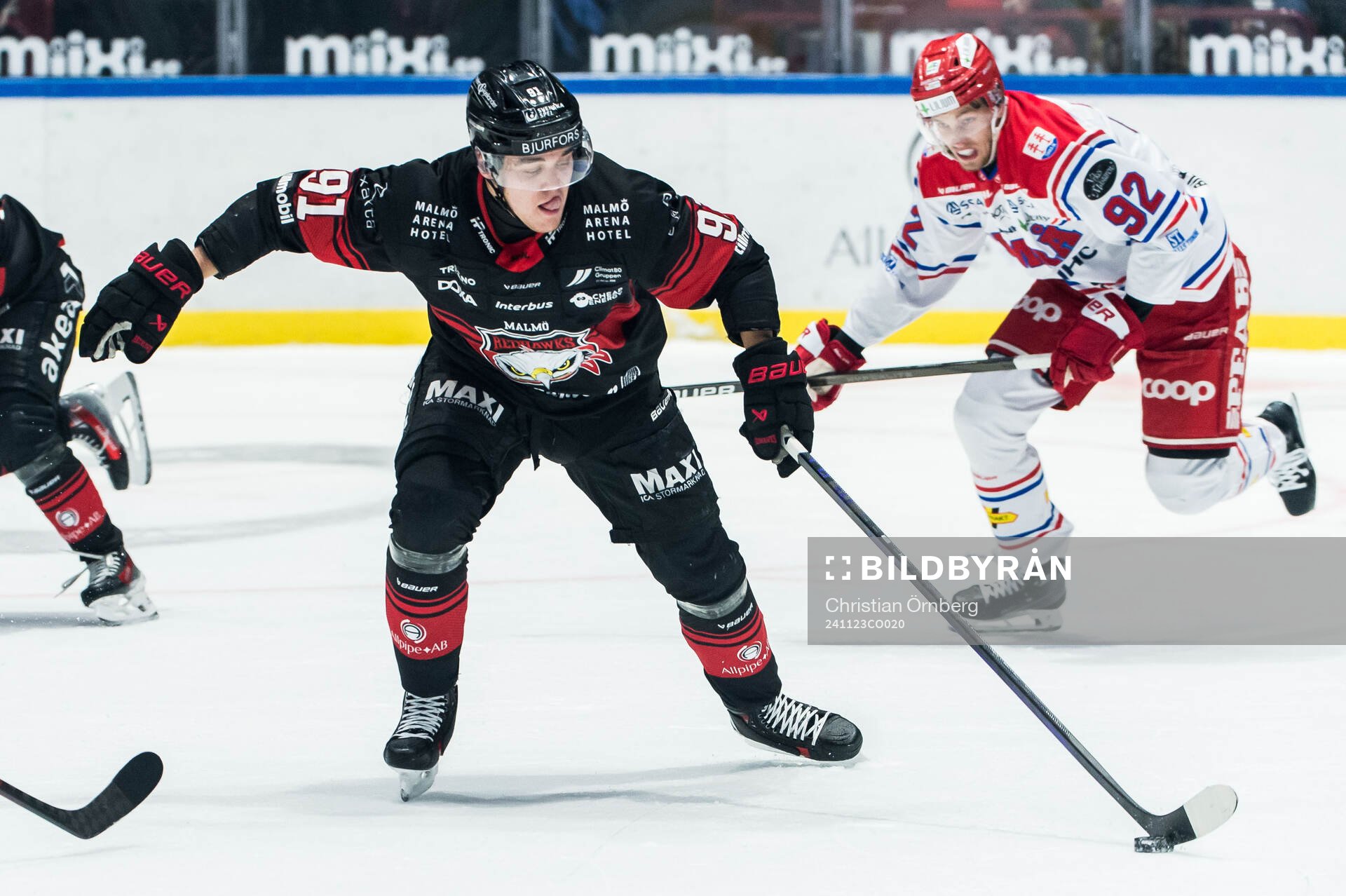 Malmö Redhawks Axel Sundberg och Timrås Anton Lundmark