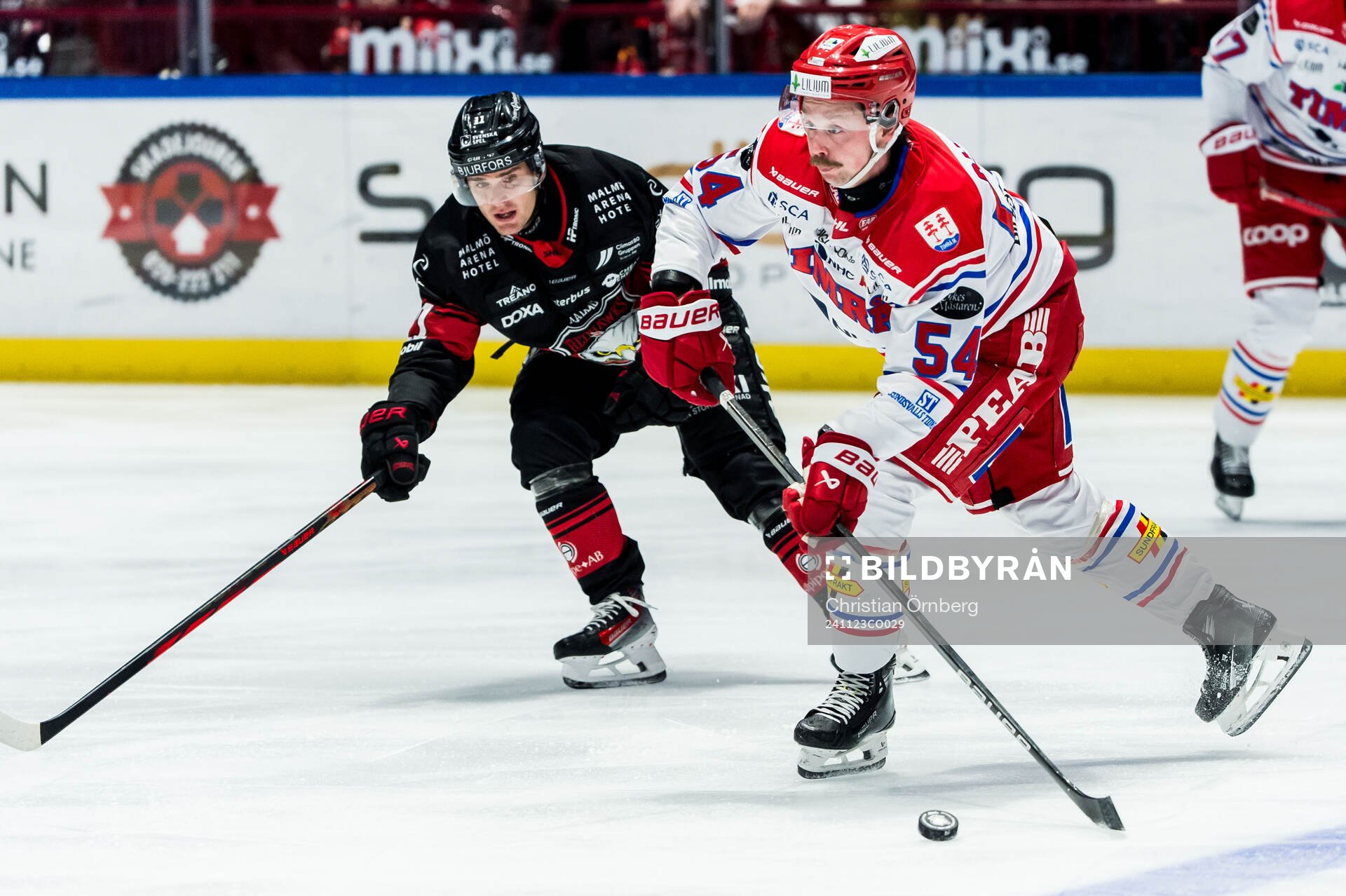 Malmö Redhawks Nikola Pasic och Timrås Jonathan Dahlén