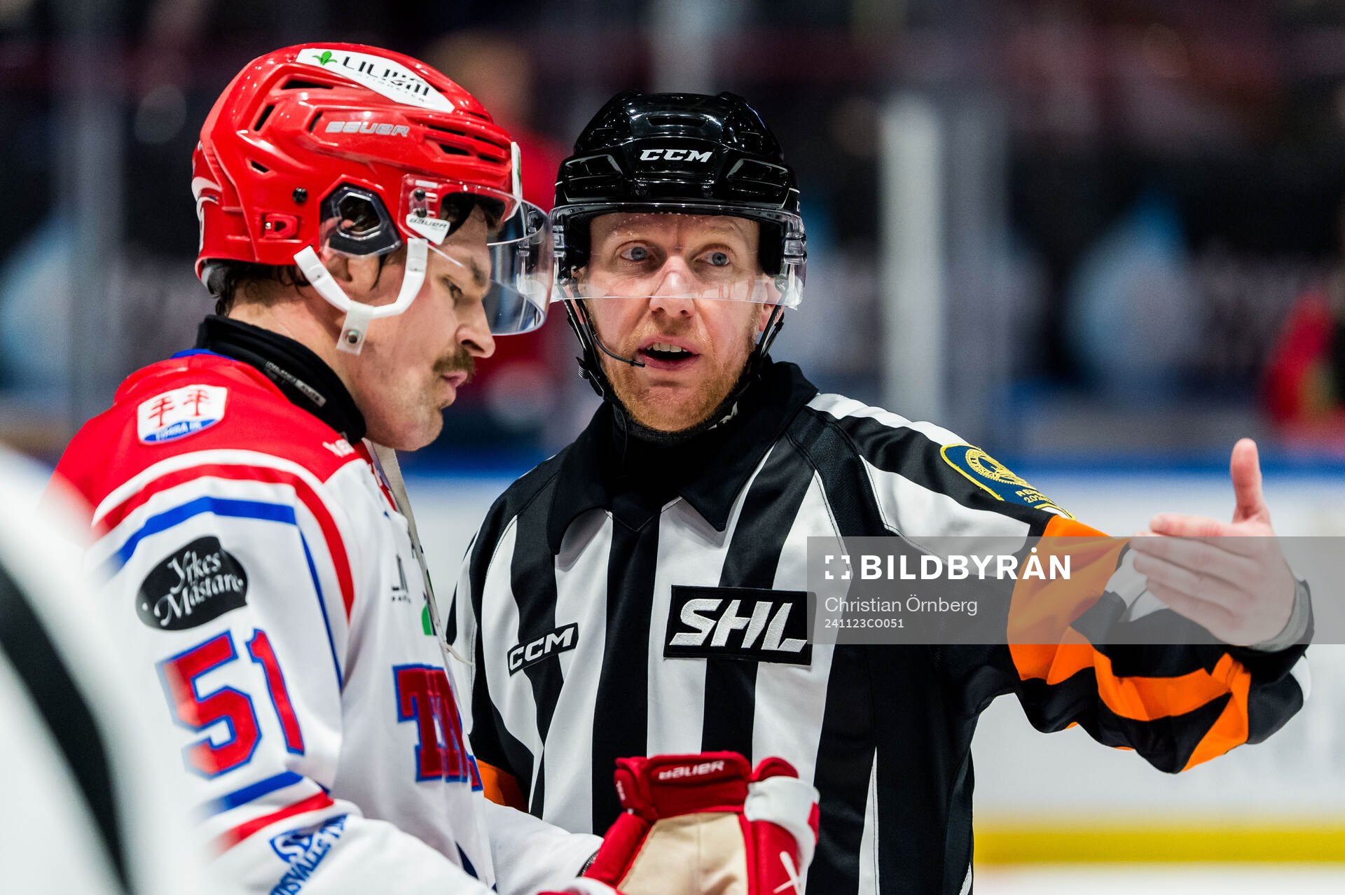 Timrås Anton Lander och Domare Mikael Holm